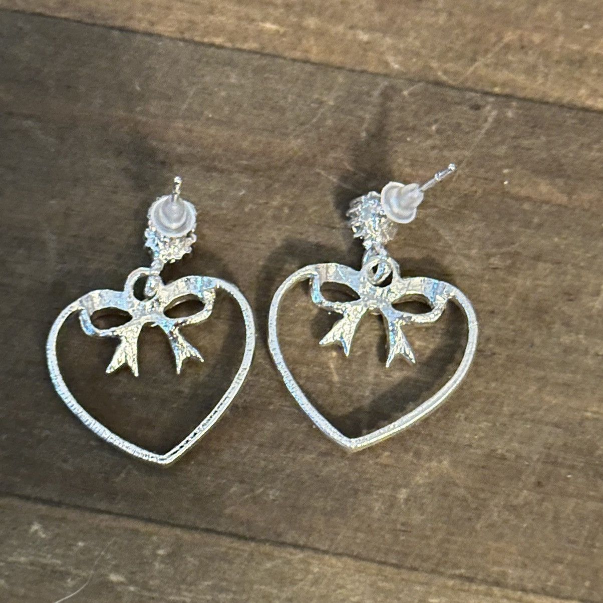 Other Silver tone cut out heart and bow dangle earrings Size ONE SIZE - 3 Thumbnail