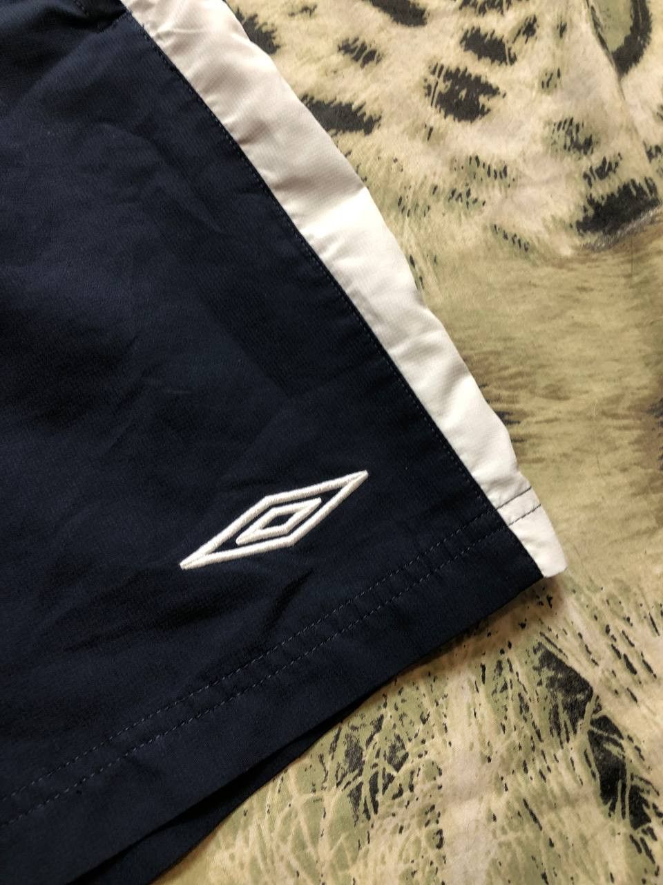 Umbro Vintage 90s Umbro shorts streetwear logo Size US 36 / EU 52 - 3 Thumbnail
