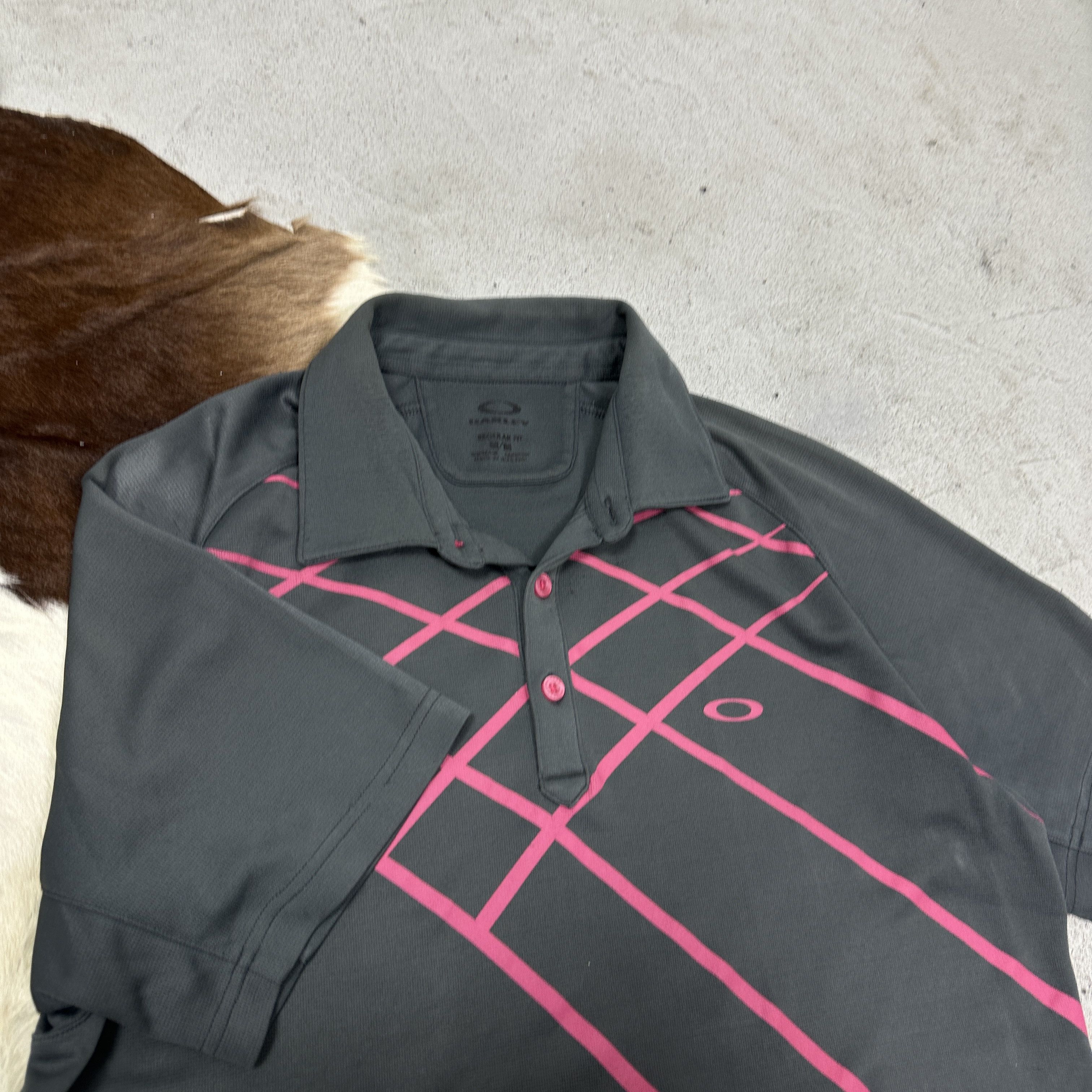Oakley Vintage Sporty Casual Athleisure Oakley T-shirt 00s Size US M / EU 48-50 / 2 - 2 Thumbnail