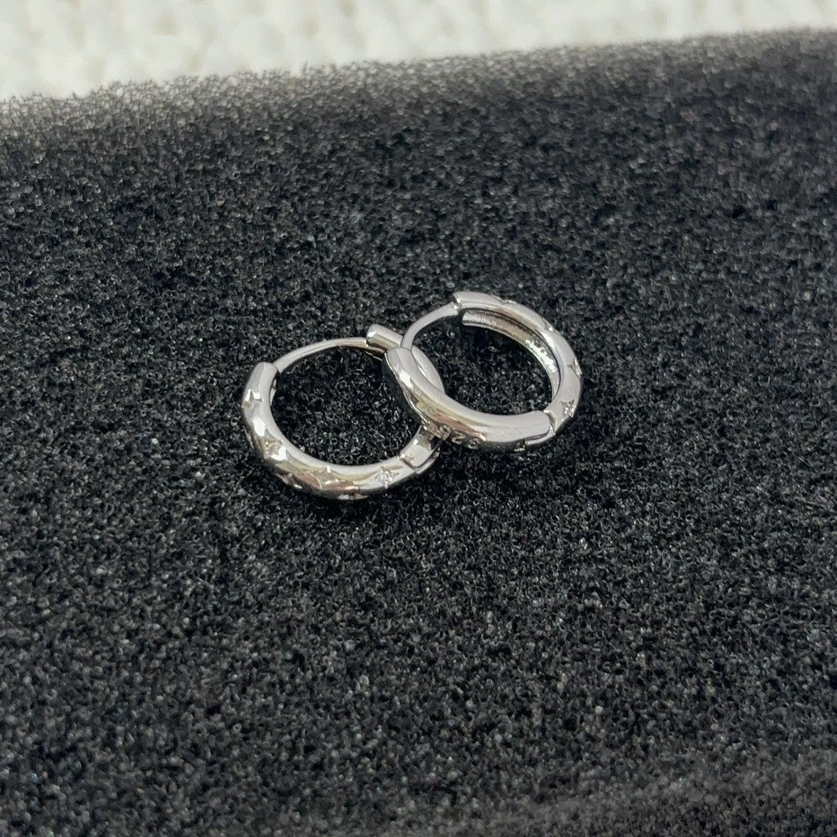 Jewelry Star Small Hoop Earrings for Women Men Unisex Earrings Size ONE SIZE - 2 Thumbnail