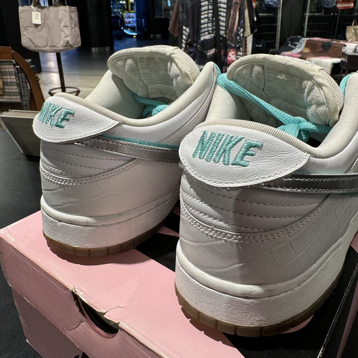 Nike Nike Dunk Low SB Diamond Supply White Size US 11 / EU 44 - 8 Thumbnail