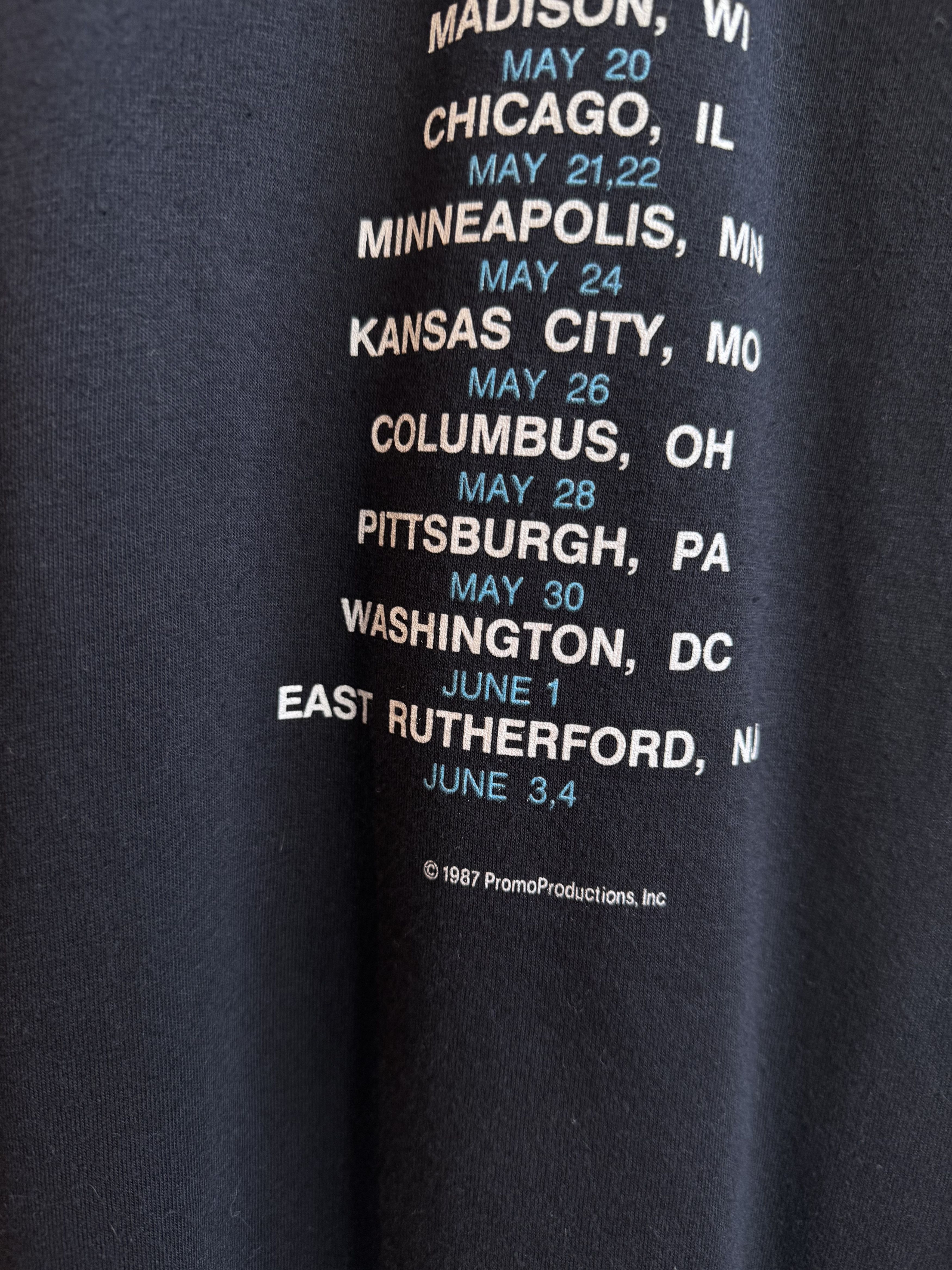 Vintage 1987 Pink Floyd Tour Band Tee Size XL Size US XL / EU 56 / 4 - 7 Thumbnail