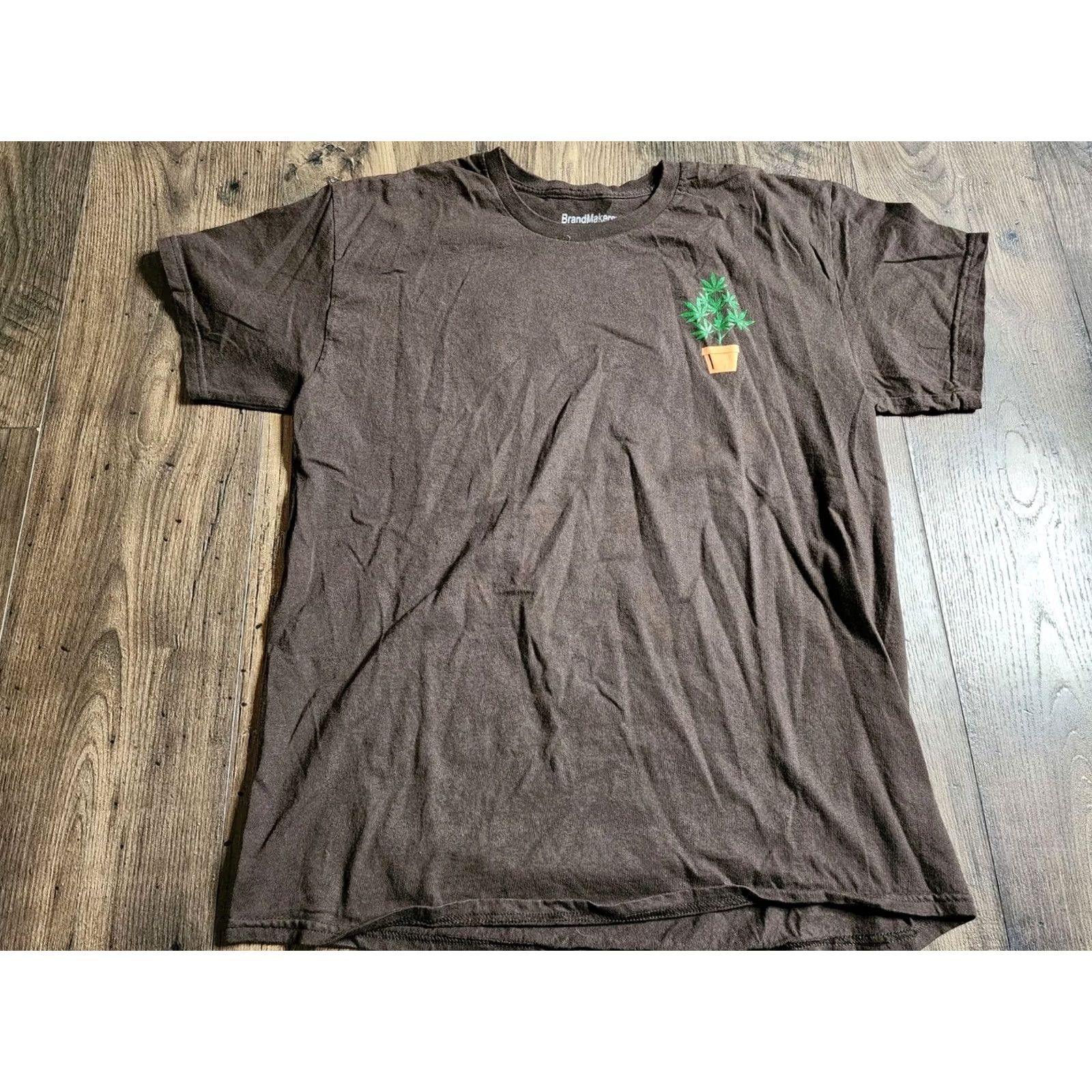 Vintage Mens L T-Shirt Shirt Men Brown Cotton Brand Makers Graphic Print Short Sleeve Crew Neck 100% Poly? Size US L / EU 52-54 / 3 - 4 Thumbnail