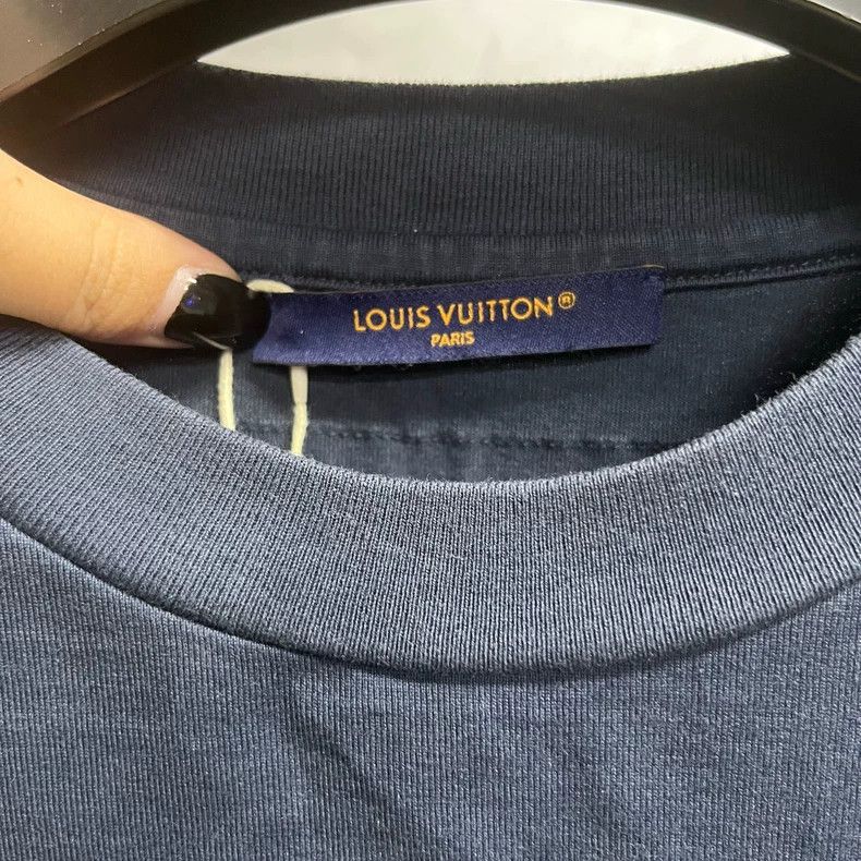 Louis Vuitton Louis Vuitton Navy Embroidered Logo Solid Short Sleeve 250 Size US L / EU 52-54 / 3 - 2 Thumbnail
