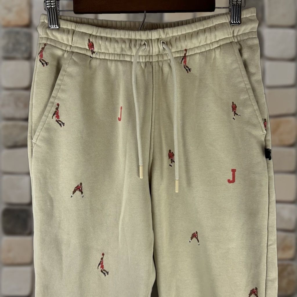 Jordan Brand VINTAGE NIKE AIR JORDAN Mens Small Essential Joggers AOP Fleece Pants DV9390-206 Size US 29 - 1 Thumbnail