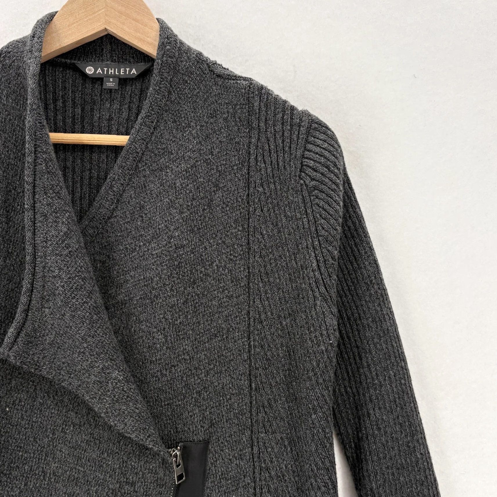 Athleta Athleta Cardigan Shirt Womens S Gray Wool Blend Zip Pockets V-Neck Long Sleeve Solid Fall Size S / US 4 / IT 40 - 2 Thumbnail