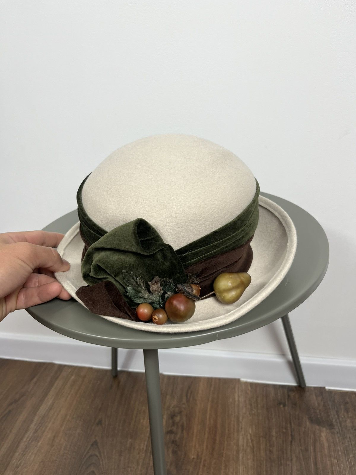 Kangol Vintage Kangol Beige Wool Felt Hat Velvet Bow Fruit Trim Size ONE SIZE - 3 Thumbnail