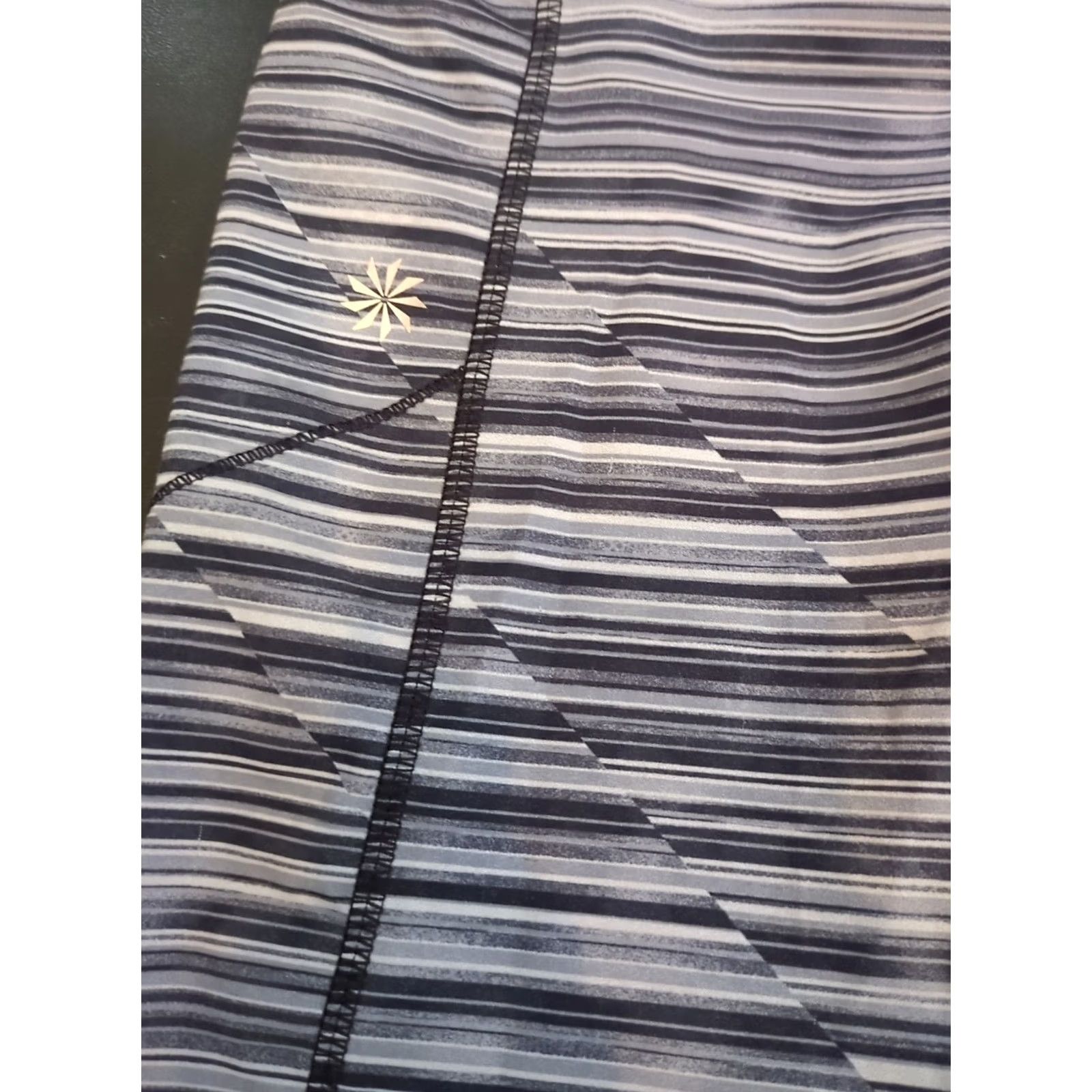 Athleta Athleta Leggings Womens Medium Gray Striped Cropped Pocket Athletic Activewear M Gray Women Leggings with Pockets Size 32" / US 10 / IT 46 - 2 Thumbnail