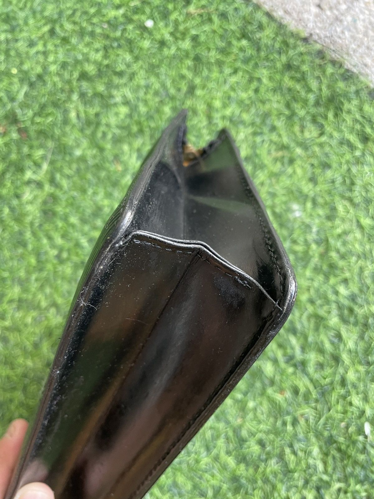 Louis Vuitton Authentic Louis Vuitton Black Epi Leather Clutch Bag Size ONE SIZE - 5 Thumbnail