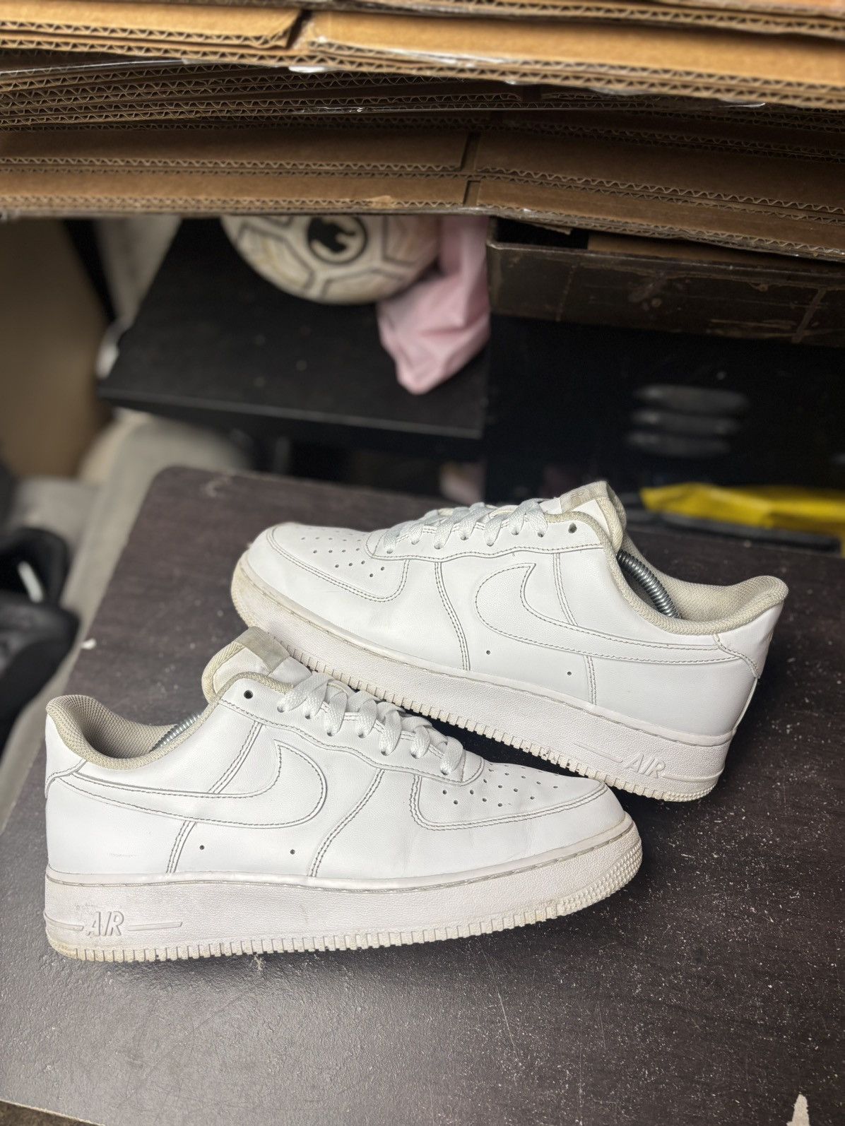 Nike Air Force 1 Low Triple White Size US 10 / EU 43 - 1 Thumbnail