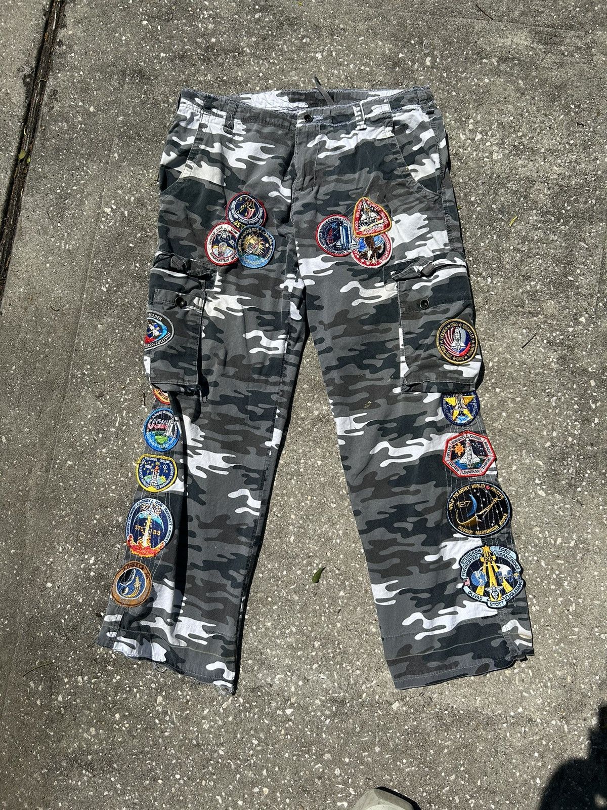 Other 1/1 Your World vintage space launch patchwork camo pants Size US 36 / EU 52 - 1 Thumbnail