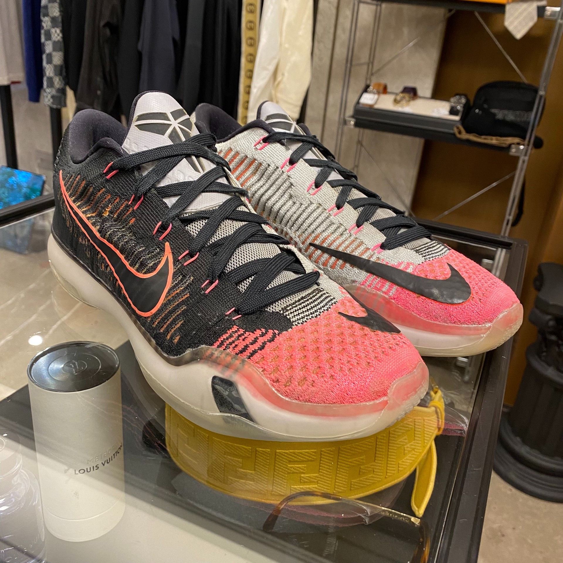 Nike Nike Pink Lowtop Sneakers 11.5 Men Size US 11.5 / EU 44-45 - 1 Thumbnail