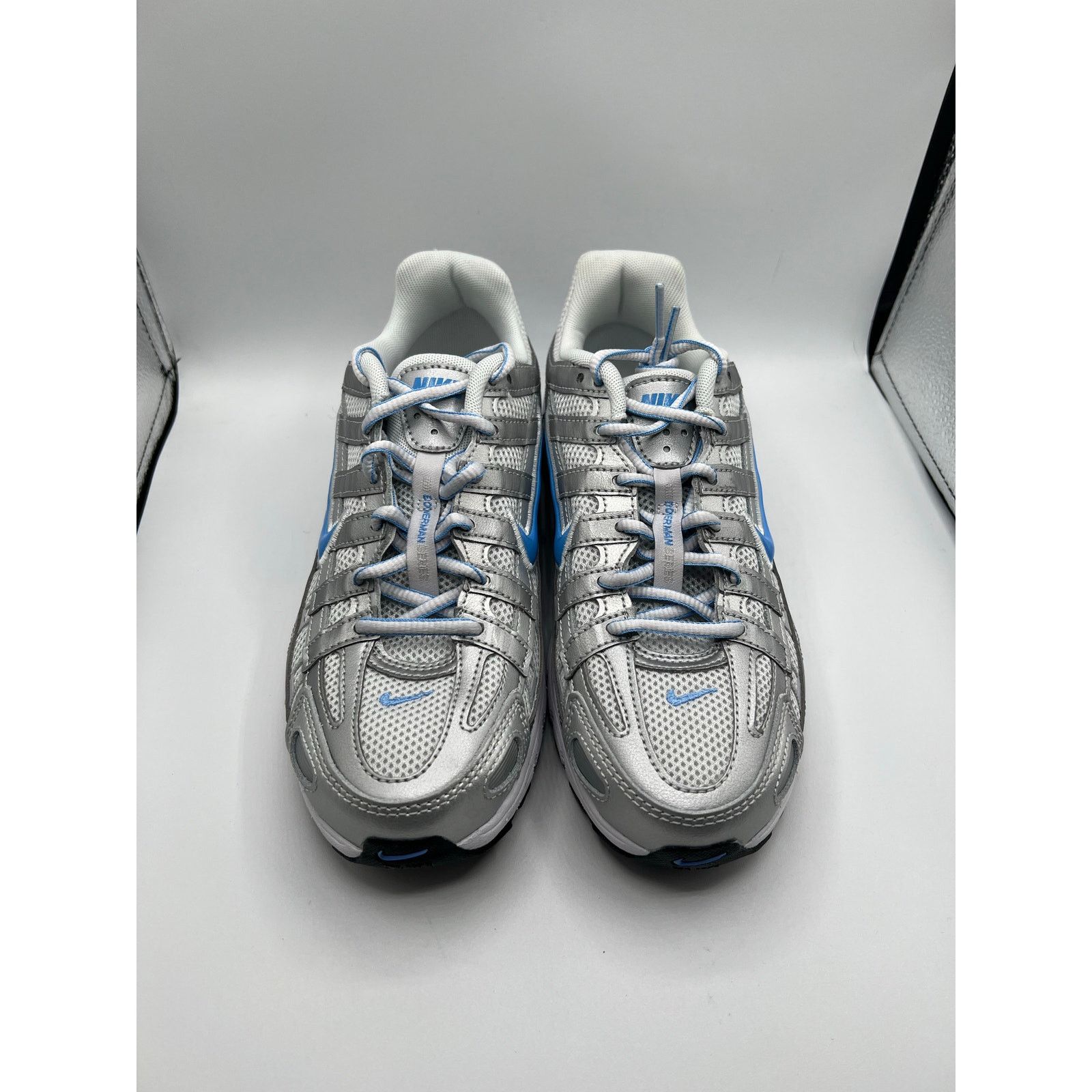 Nike Nike P-6000 GS “Metallic Platnium University Blue” size 6.5Y Size US 6.5 / EU 39-40 - 2 Thumbnail