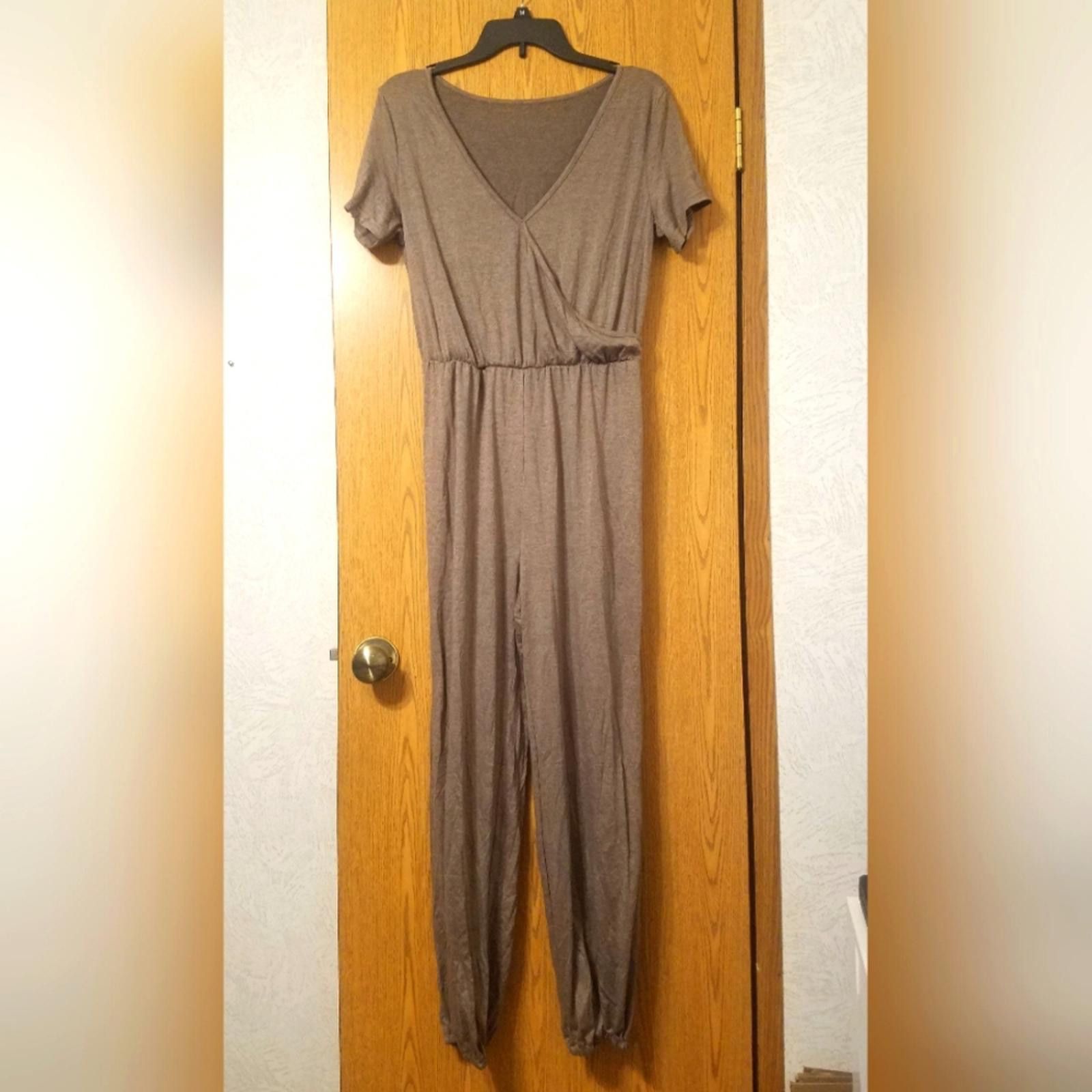 Designer NWT Cupshe Brown Jumpsuit Size Medium Size 32" / US 10 / IT 46 - 1 Thumbnail