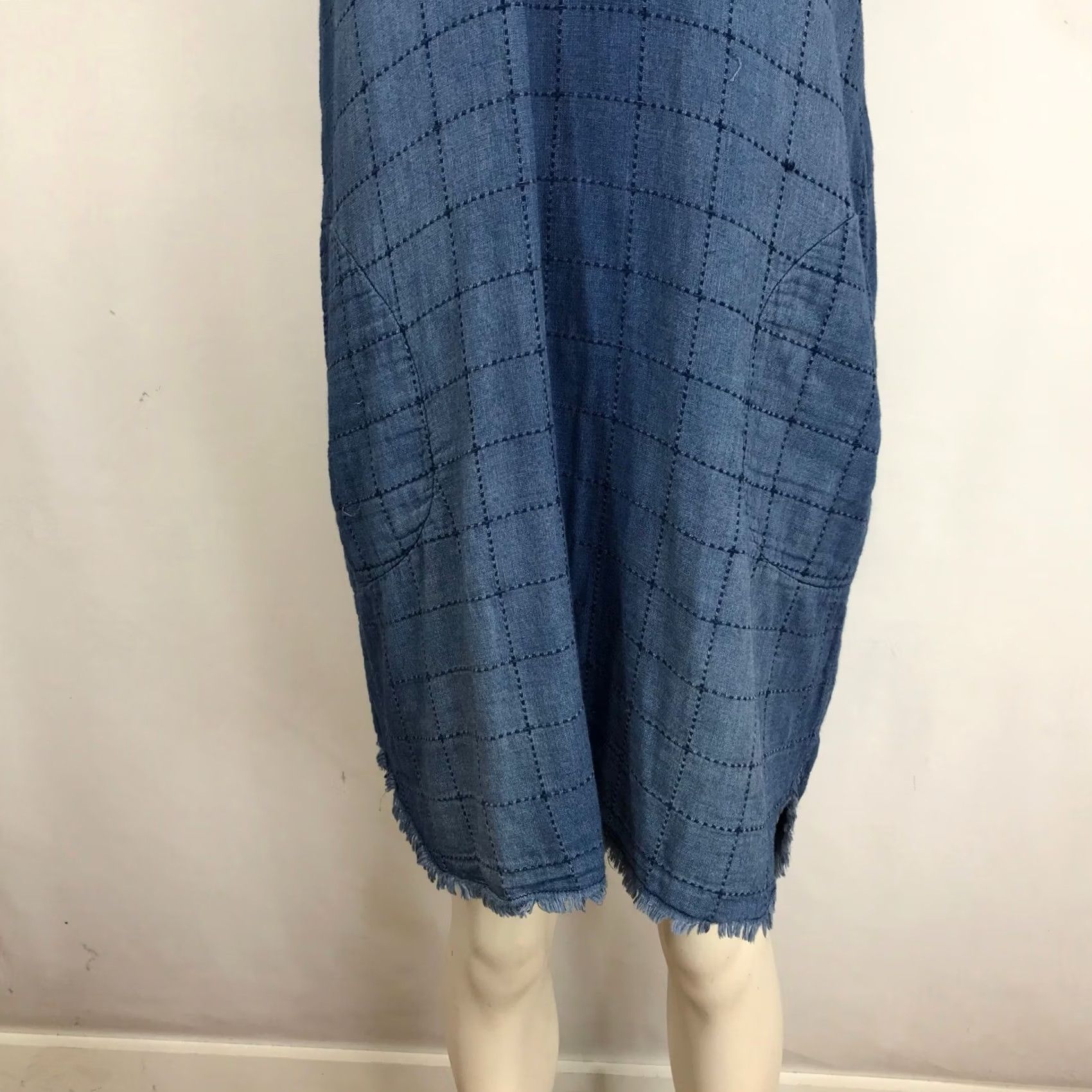 Denime cloth & stone denim patchwork v-neck shift dress womens L blue frayed hem bohemian casual short sleeve cap sleeve lightweight lightweight dress shift Size L / US 10 / IT 46 - 3 Thumbnail