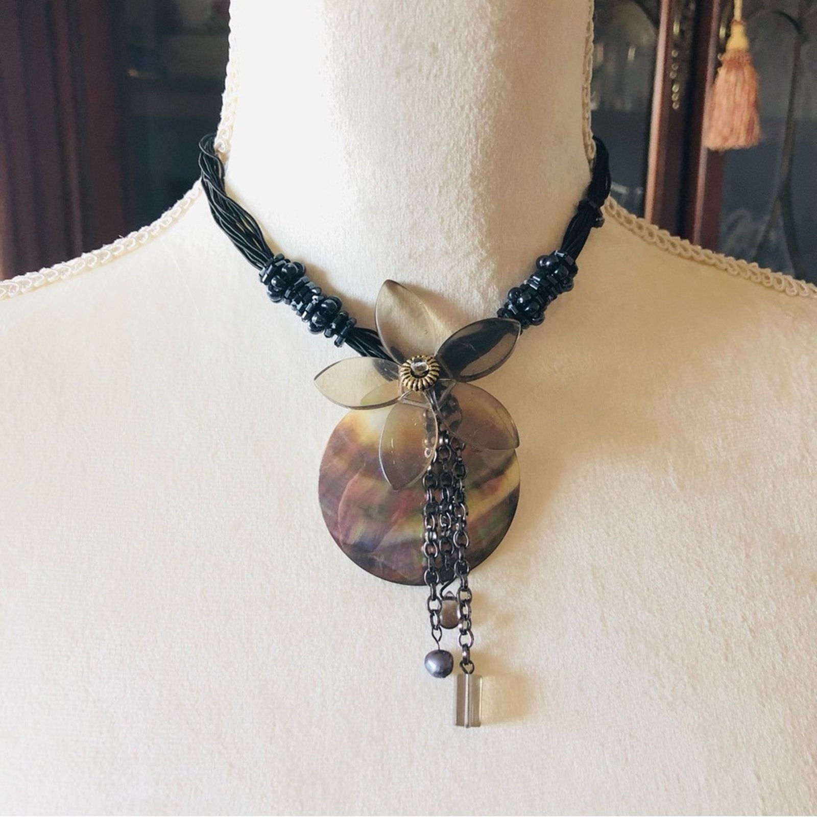 Jewelry Elegant genuine shell medallion multi strand necklace NIP Size ONE SIZE - 1 Thumbnail