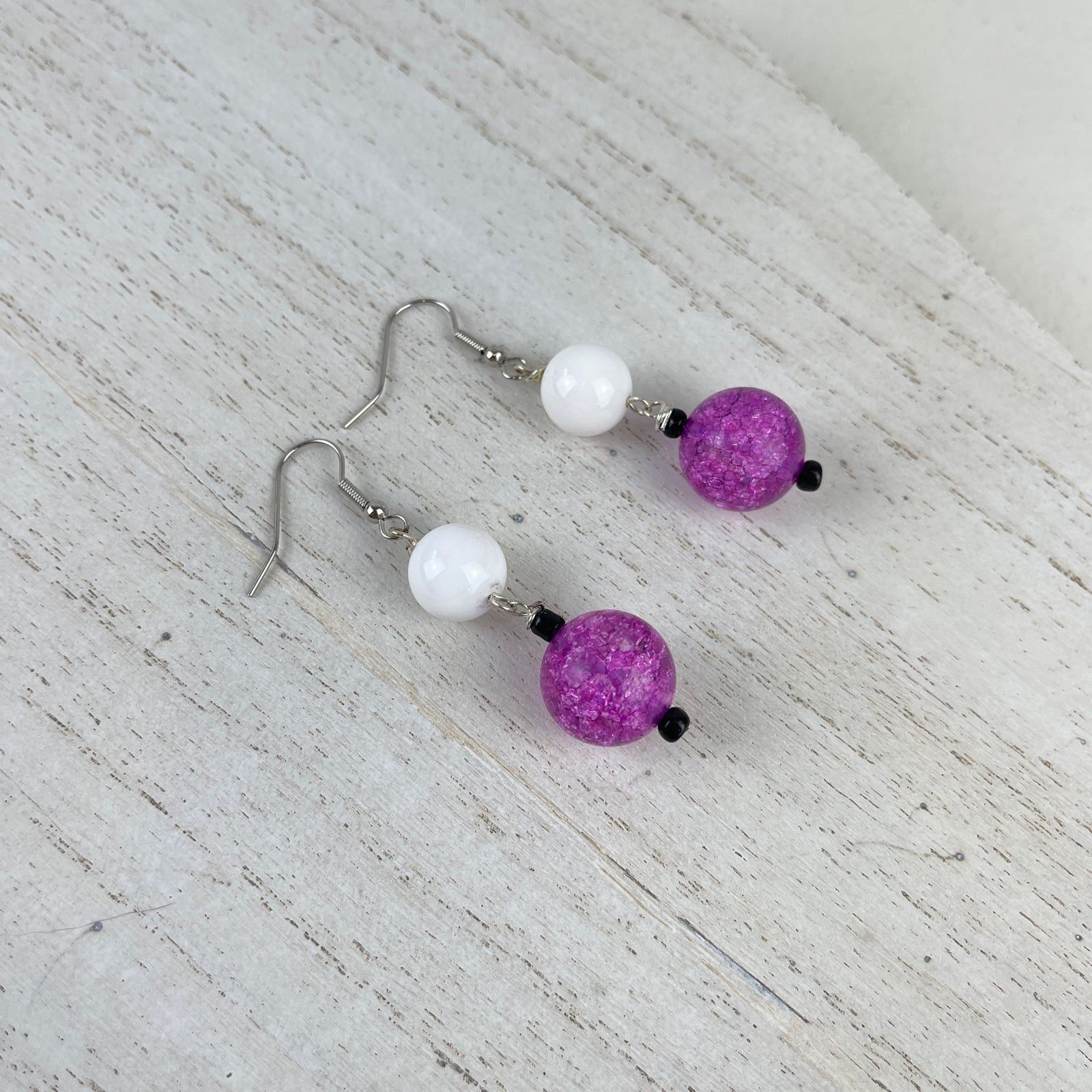 Handmade Crackle Glass Magenta Cream White Bead Earrings Handmade Size ONE SIZE - 11 Thumbnail