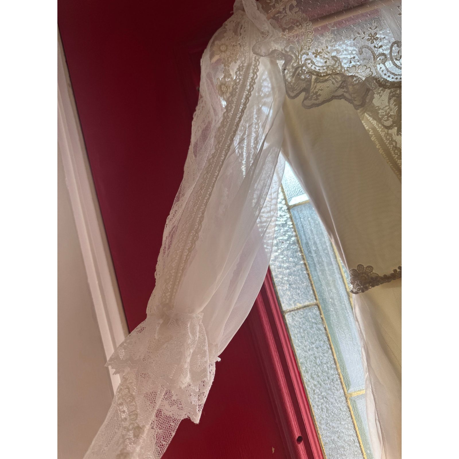 Luxe Vintage Eve of Milady Lace Stunning Wedding Dress with Hat Size S / US 4 / IT 40 - 7 Thumbnail