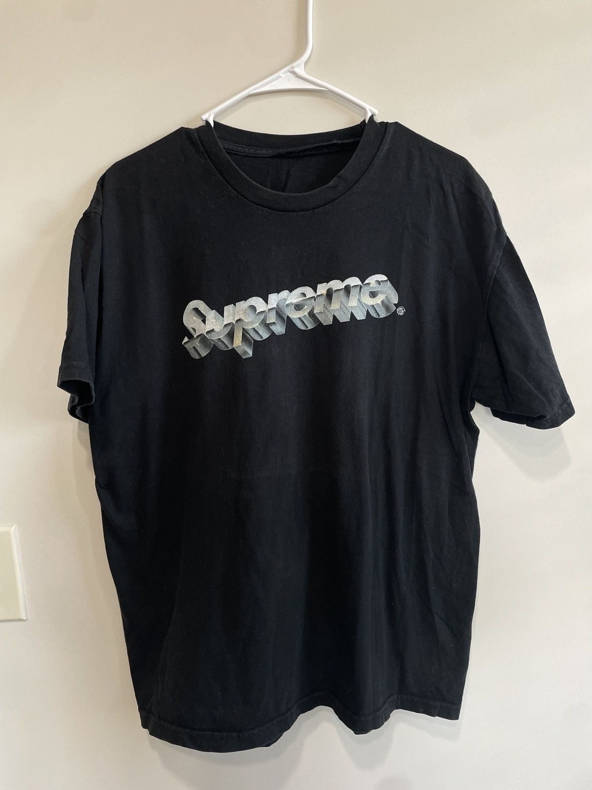 Supreme Supreme Metallic Logo Tee Black Size US L / EU 52-54 / 3 - 1 Thumbnail