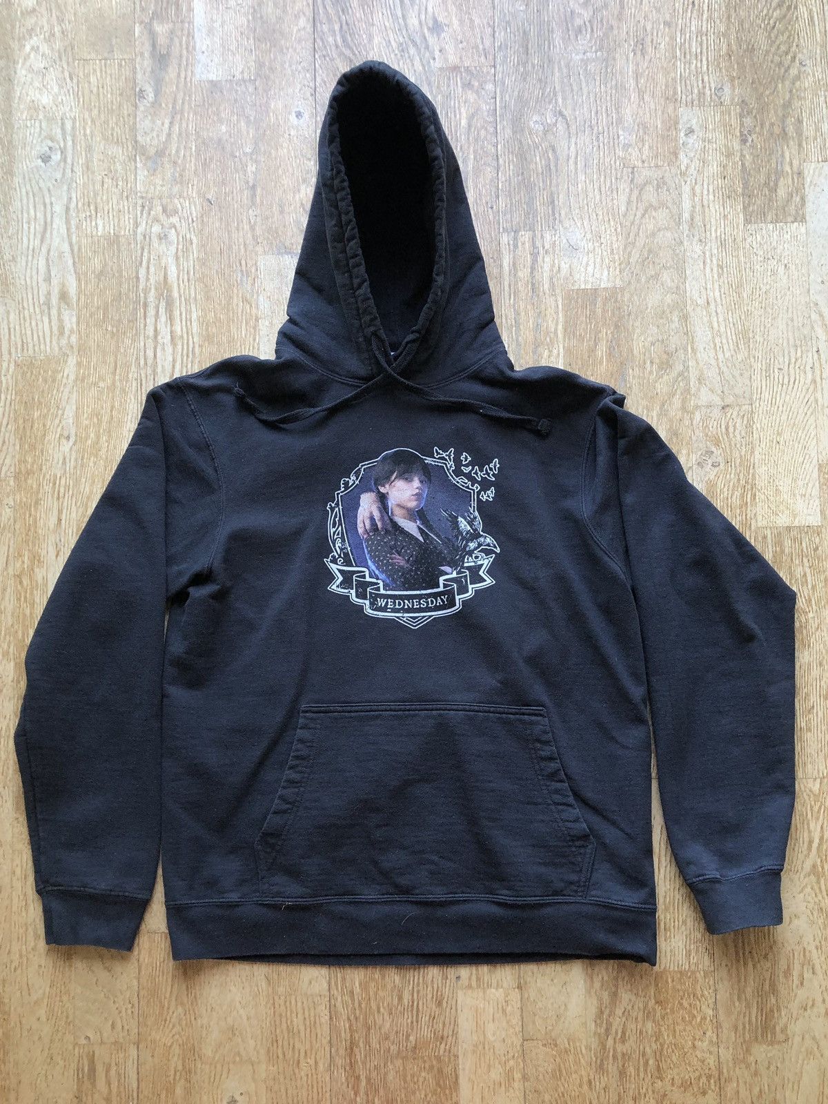 Vintage WEDNESDAY NETFLIX TV SERIES PRINT HOODIE Size US M / EU 48-50 / 2 - 1 Thumbnail