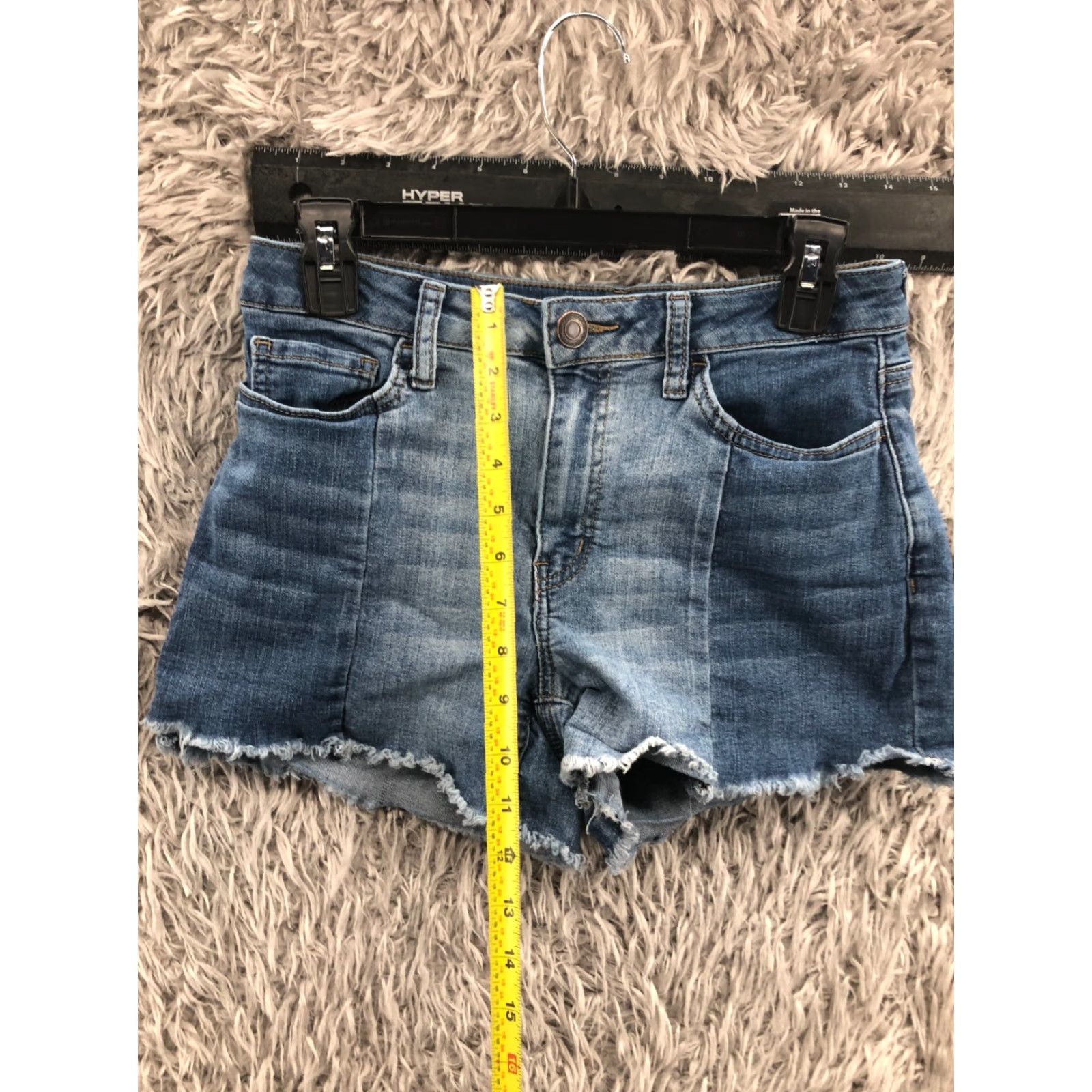 Vintage SO Cut-Off Shorts Womens Size 7 High Rise Curvy Midi Medium Wash Blue Size 28" / US 6 / IT 42 - 3 Thumbnail