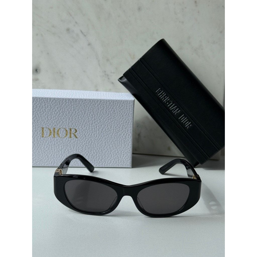 Dior NEW Dior 30Montaigne S9U Cat Eye Sunglasses in Black Size ONE SIZE - 5 Thumbnail
