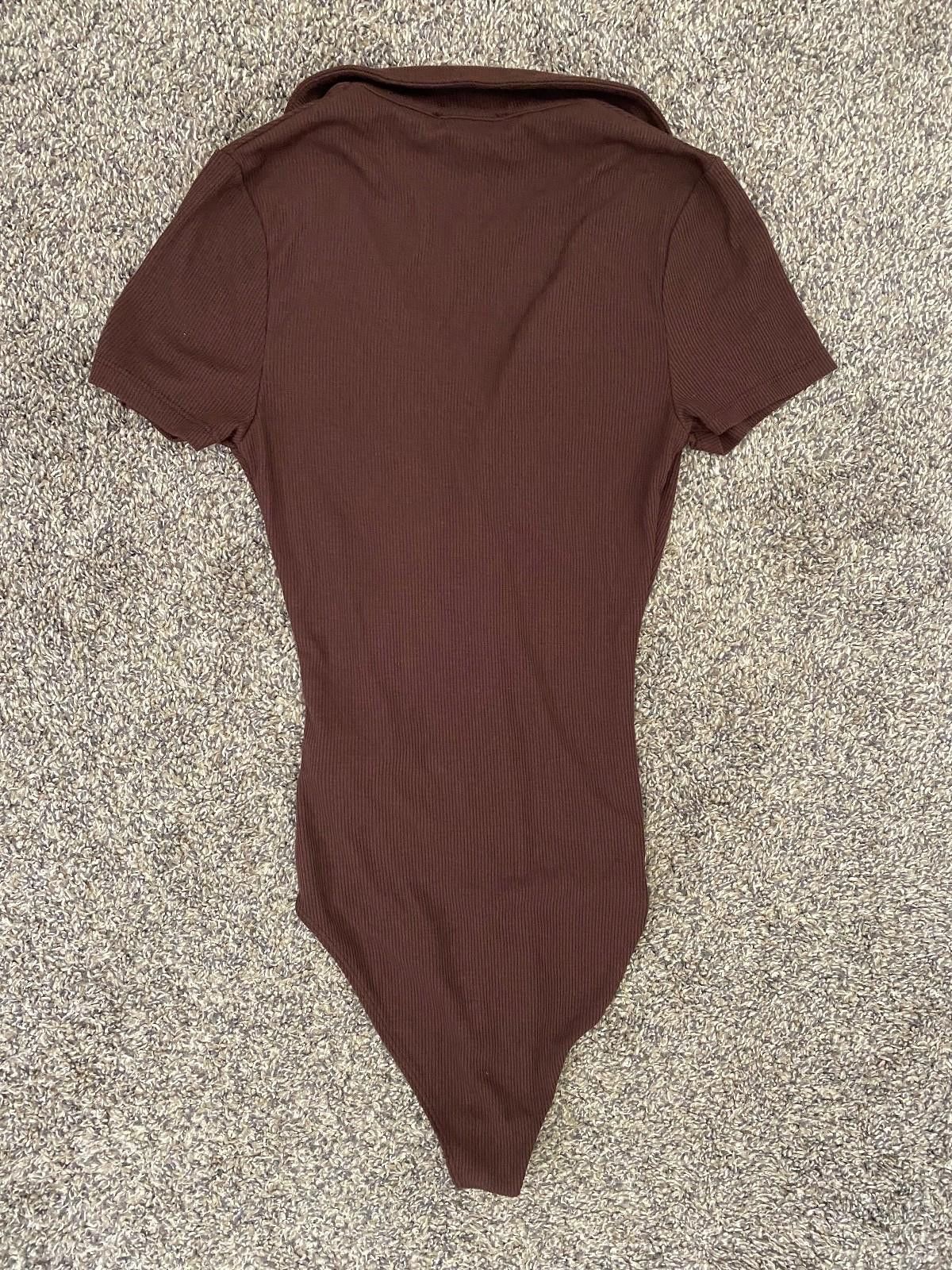 New Look NEW LOOK Collard Button Ruched Bodysuit in Dark Brown (US 2) Size XS / US 0-2 / IT 36-38 - 6 Thumbnail