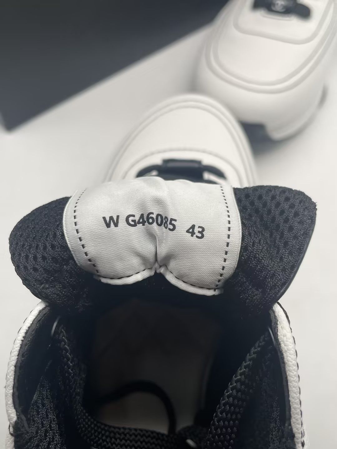 Chanel Chanel 25 Cruise White & Black Cotton Sneakers Size US 9.5 / EU 42-43 - 6 Thumbnail