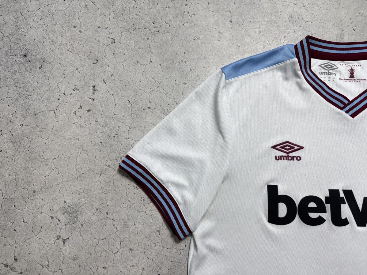 Umbro Umbro FC West Ham United 2019/2020 Vintage Soccer Jersey Size US XL / EU 56 / 4 - 4 Thumbnail