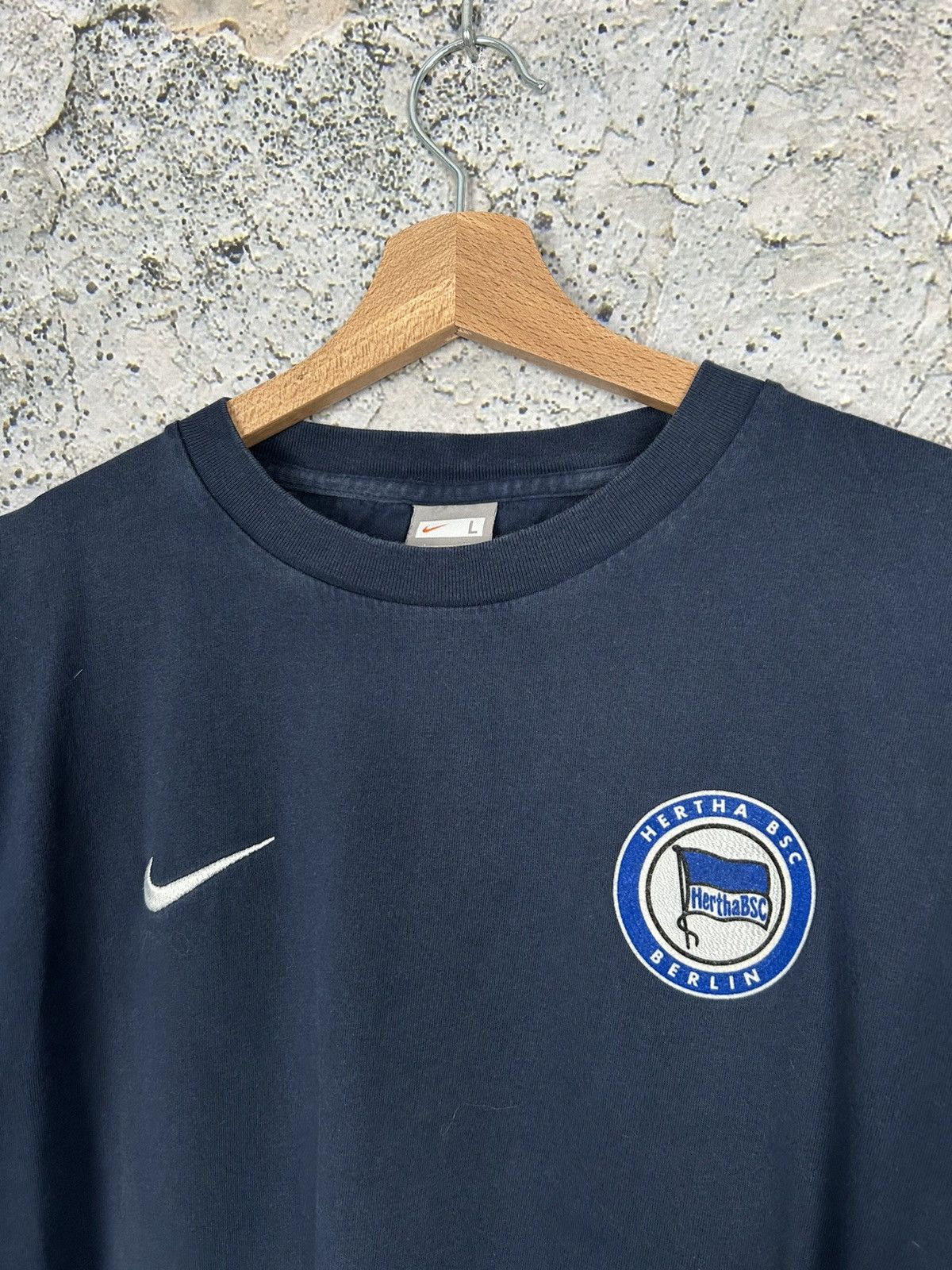 Nike Vintage Nike Hertha Berlin Football Tee Soccer Jersey Sport Size US L / EU 52-54 / 3 - 3 Thumbnail