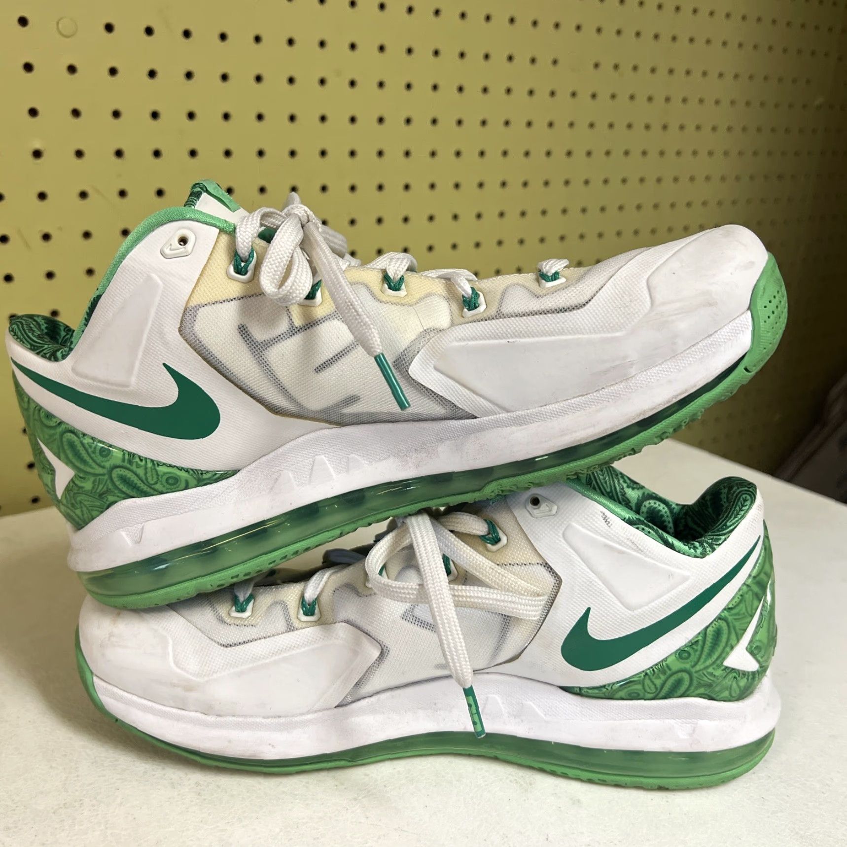 Nike Nike LeBron XI Low Air Max Basketball Shoes Men 10.5 White Green Multicolor 642849-100 Size US 10 / EU 43 - 6 Thumbnail