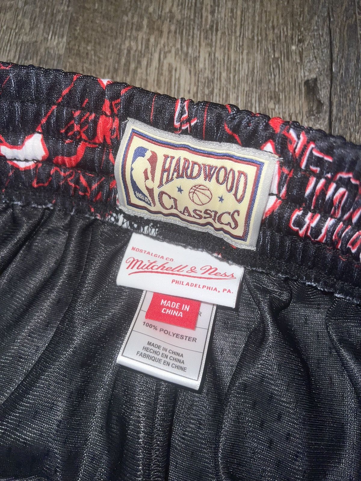 Mitchell & Ness Mitchell Ness Chicago Bulls 1996 NBA FINALS Shorts size s Size US 30 / EU 46 - 5 Thumbnail