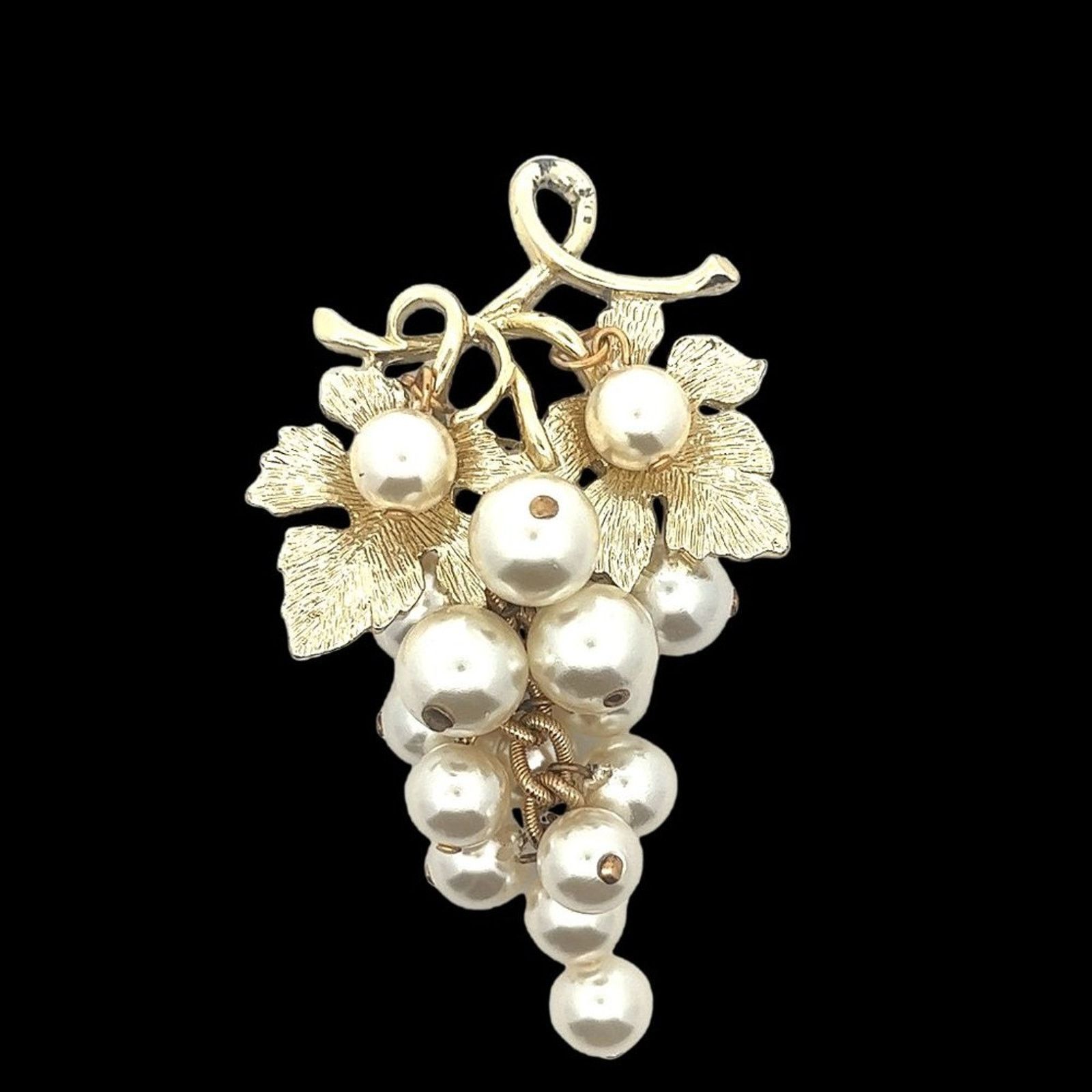 & Other Stories Vintage 1950s Era Dangling Grape Faux Pearl Cluster Brooch Size ONE SIZE - 1 Thumbnail