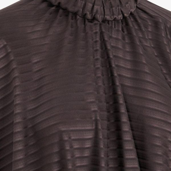 o1loc1c0824 Tops in Brown