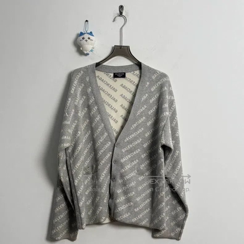 Balenciaga Balenciaga Barrage V-Neck Button Long-Sleeve Knit Cardigan Size US S / EU 44-46 / 1 - 1 Thumbnail