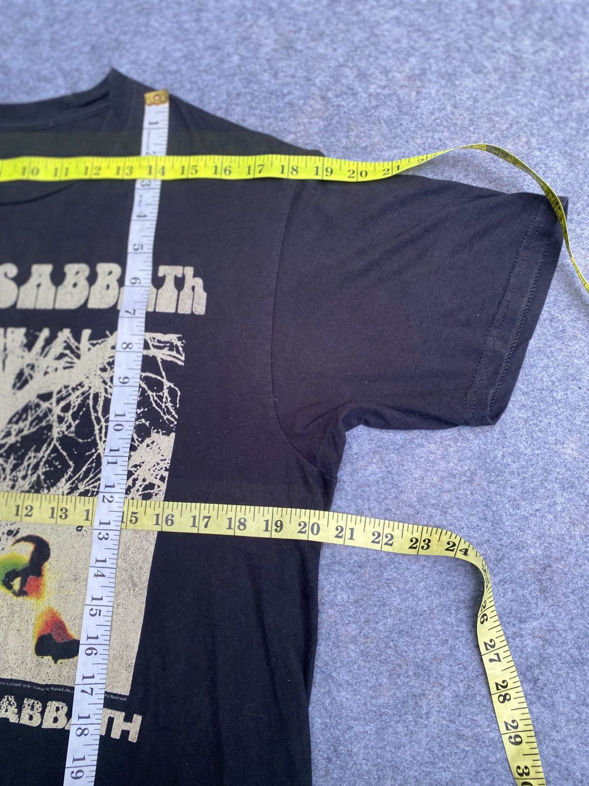 Band Tees Vintage y2k black sabbath band tee Size US S / EU 44-46 / 1 - 11 Thumbnail
