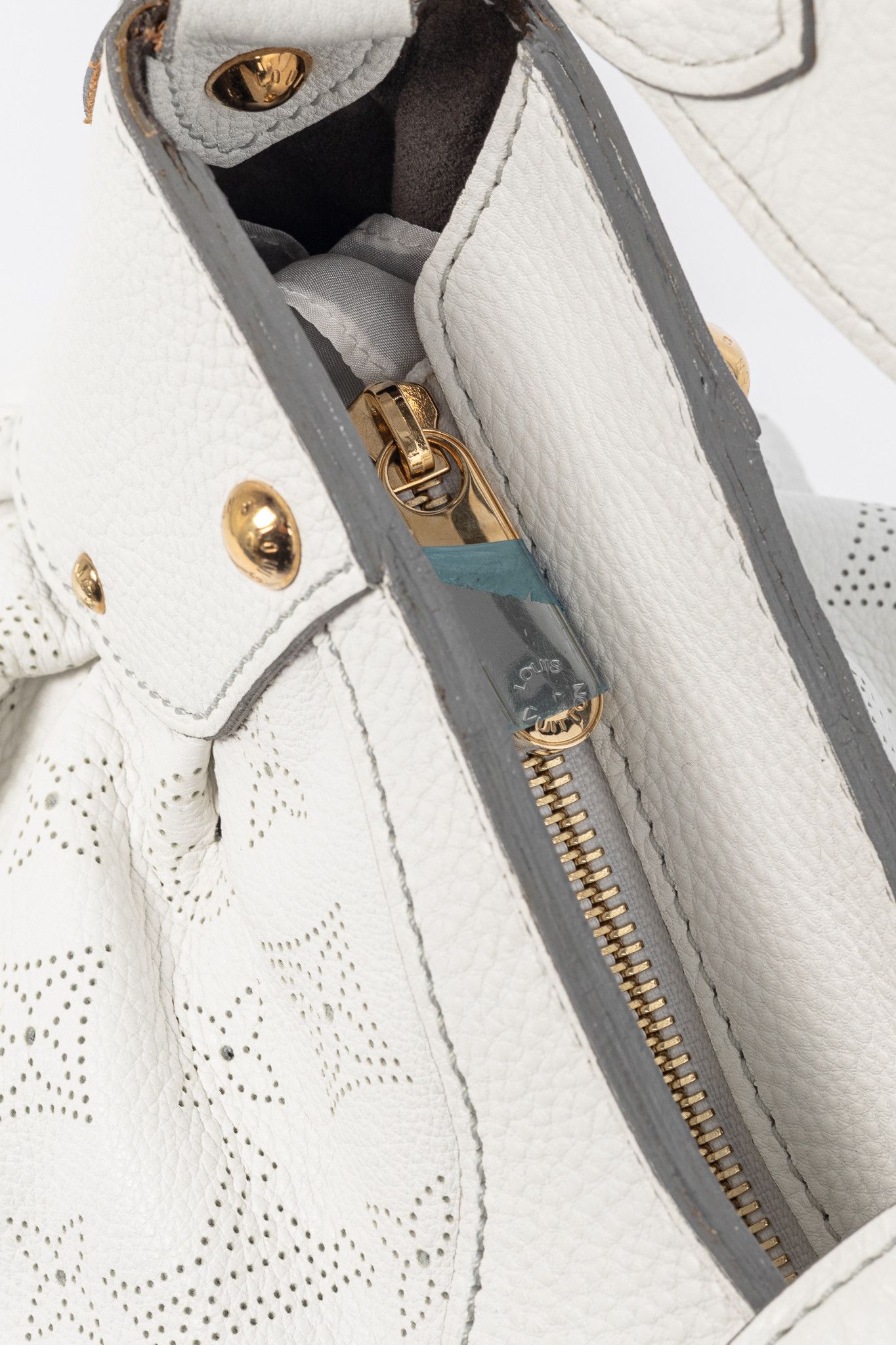 Louis Vuitton Louis Vuitton Solar GM White Mahina Perforated Leather Hobo Size ONE SIZE - 12 Thumbnail