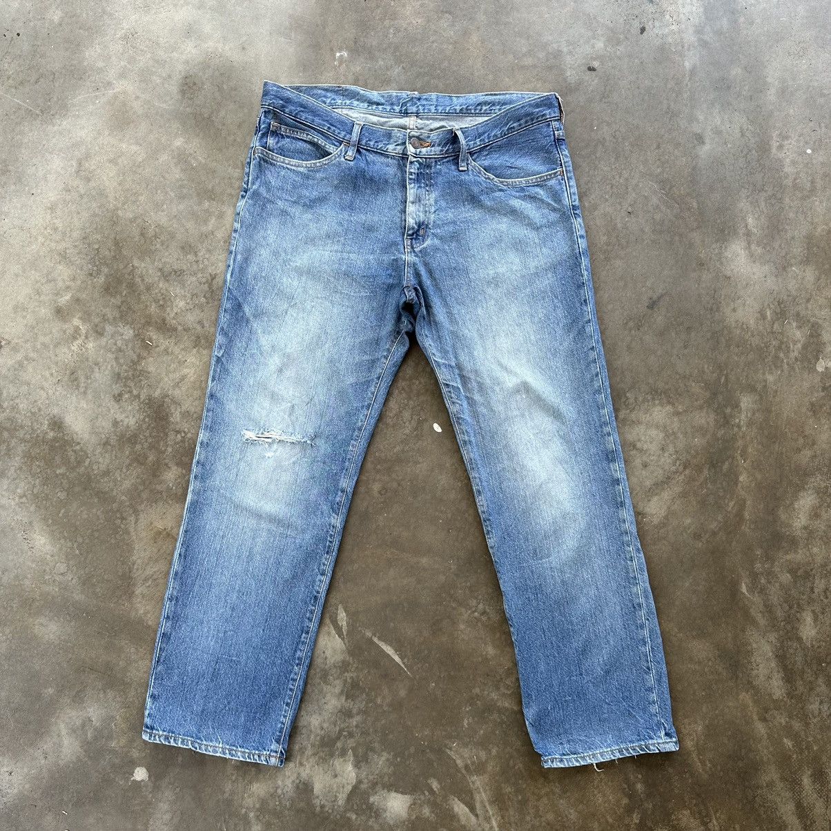 Japanese Brand Vintage Japanese Distressed Jean Faded Denim Pant W36 Size US 36 / EU 52 - 1 Thumbnail