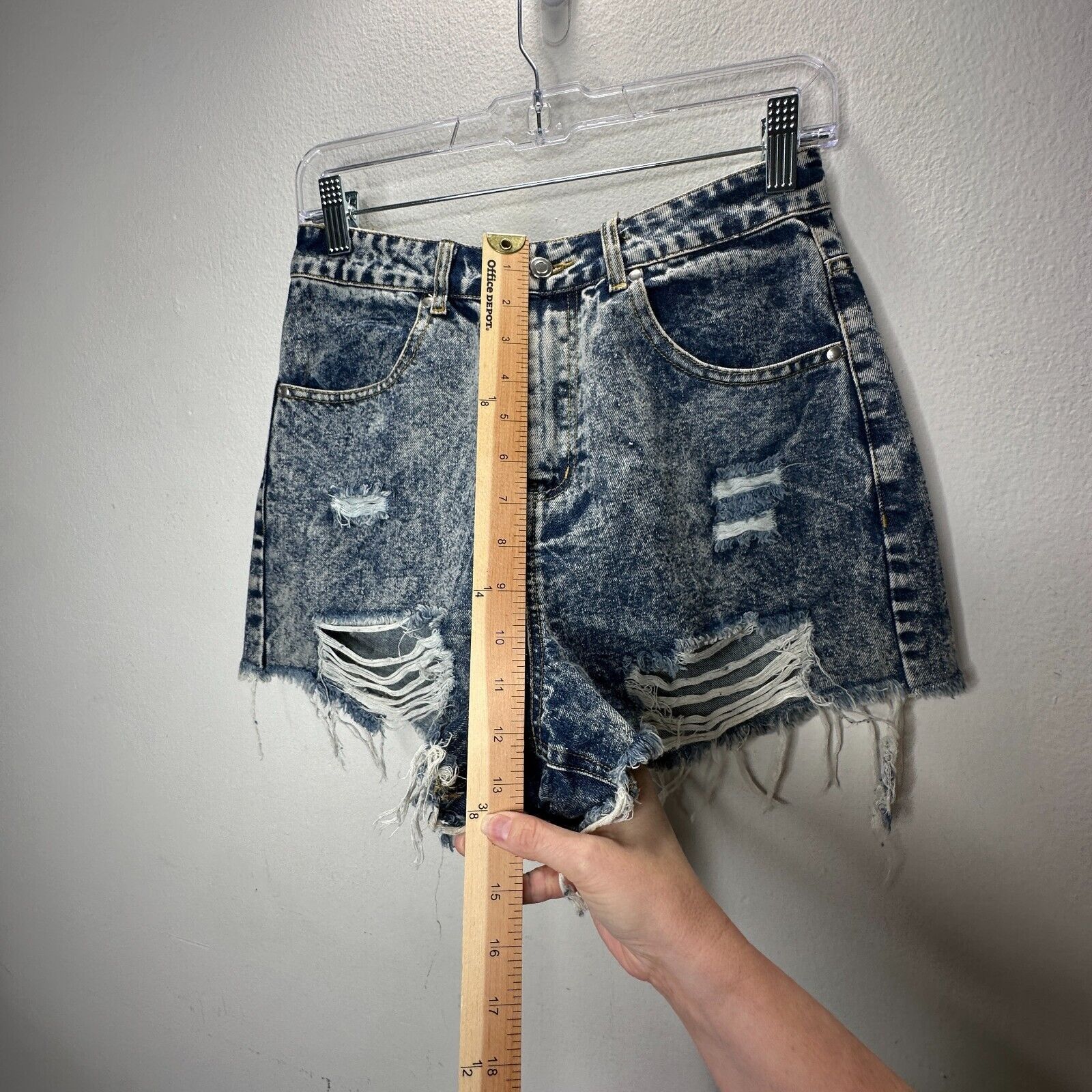Other Hyfve Med Blue Acid Wash Distress Raw Hem High Waist Short M Size 30" / US 8 / IT 44 - 8 Thumbnail