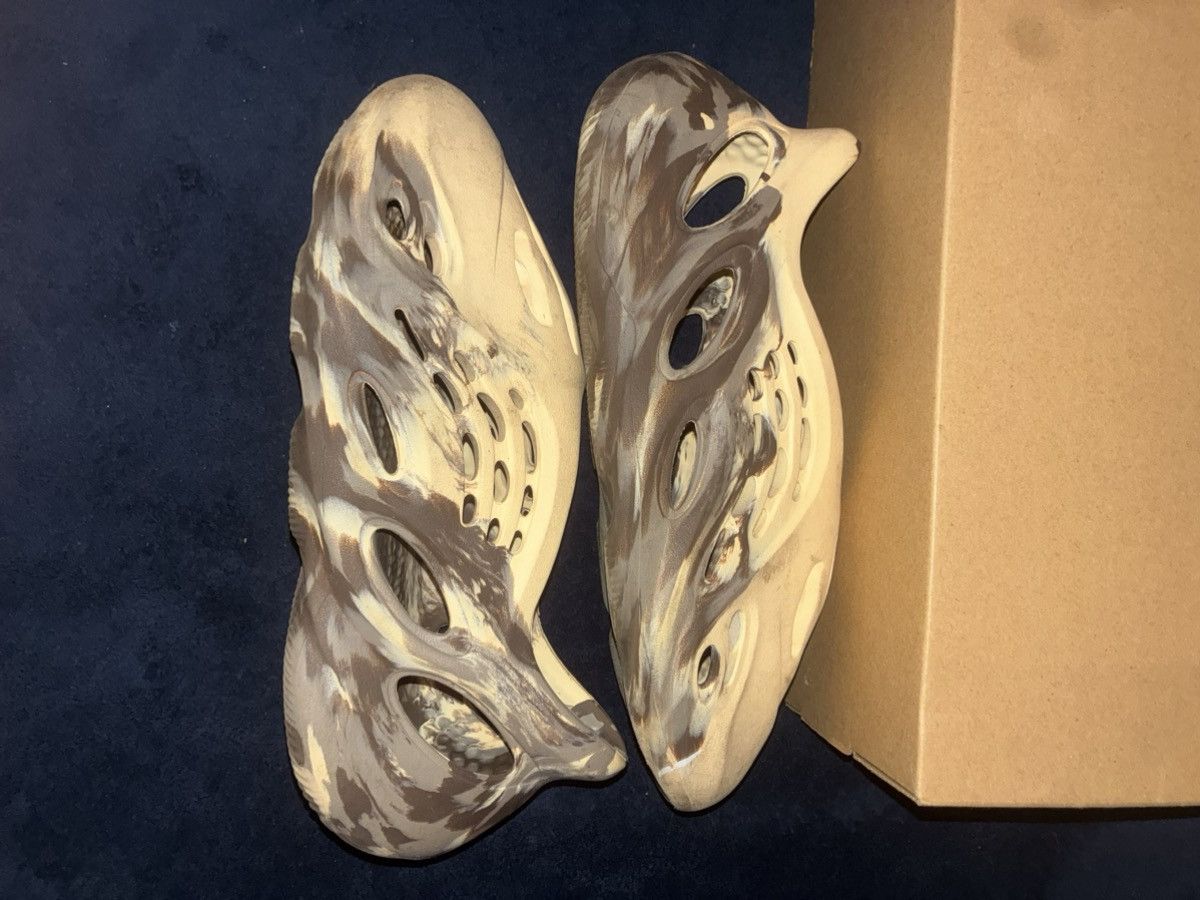 Yeezy Yeezy foams mc cream clay Size US 10 / EU 43 - 2 Thumbnail