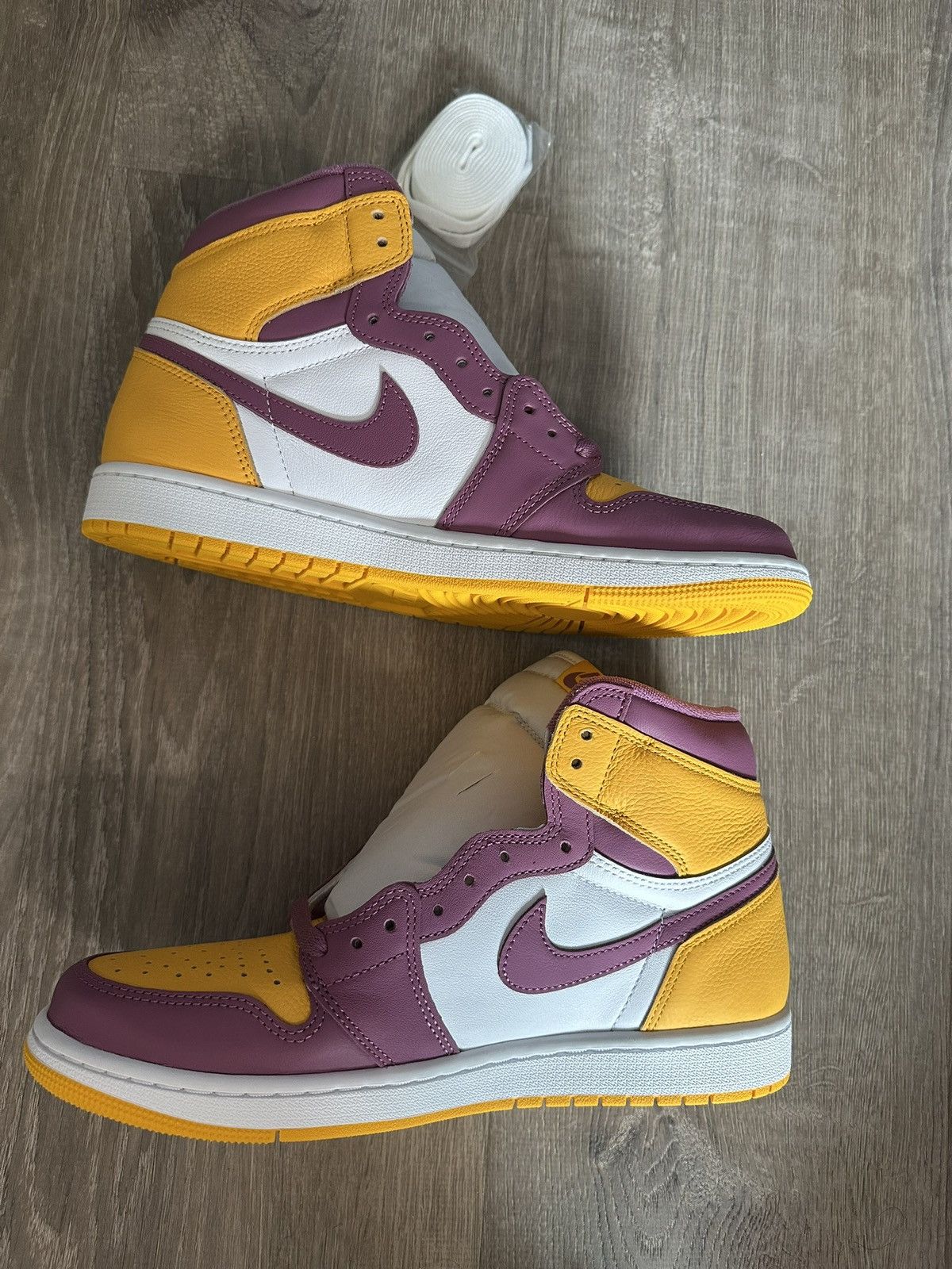 Jordan Brand × Nike Jordan 1 Retro High OG Brotherhood Size US 10 / EU 43 - 3 Thumbnail