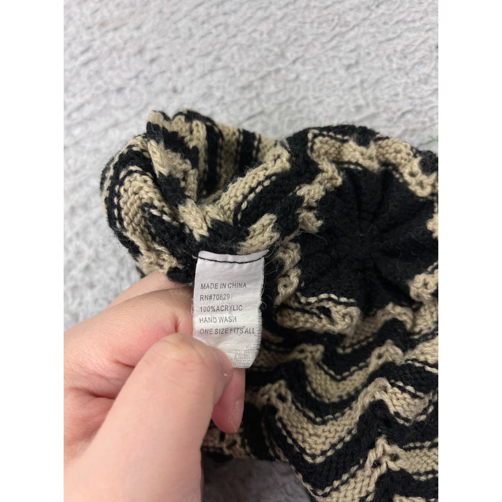 Vintage VINTAGE Beanie/Toque Hat Women's One Size Gray Black Zig Zag Knit 100% Acrylic Beanie Womens Adult One Size Black Ski Theme Mens? Size ONE SIZE - 5 Thumbnail