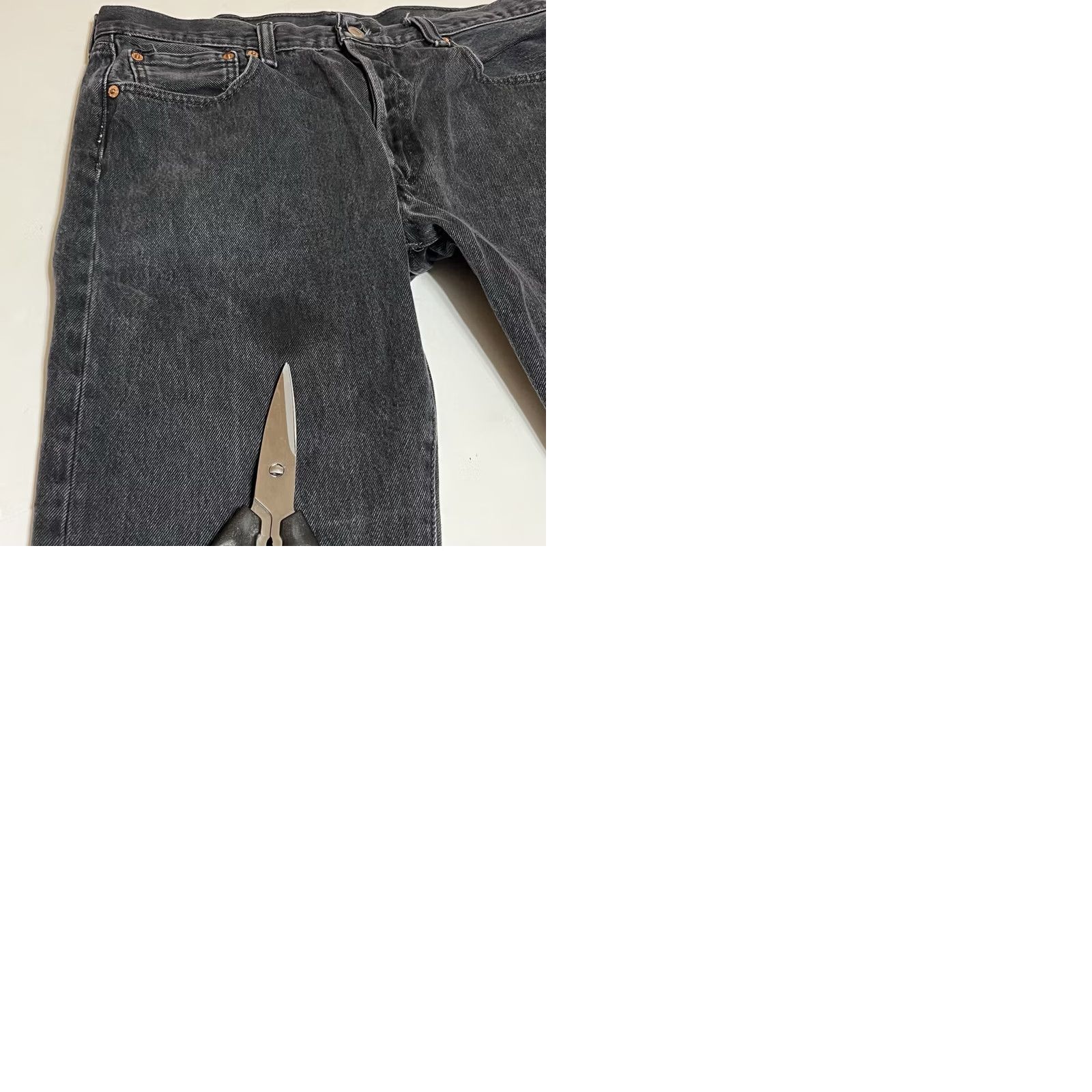 Levi's VINTAGE Levi’s 501 Jeans Men’s Regular 34x30 Black Denim Button Fly Straight 501 Series Mens Comfort Pockets Size US 34 / EU 50 - 9 Thumbnail