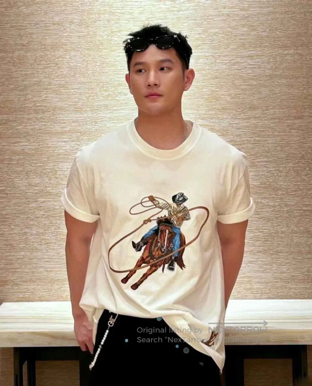 Louis Vuitton Louis Vuitton Logo Embroidered Crewneck T. Size US S / EU 44-46 / 1 - 8 Thumbnail