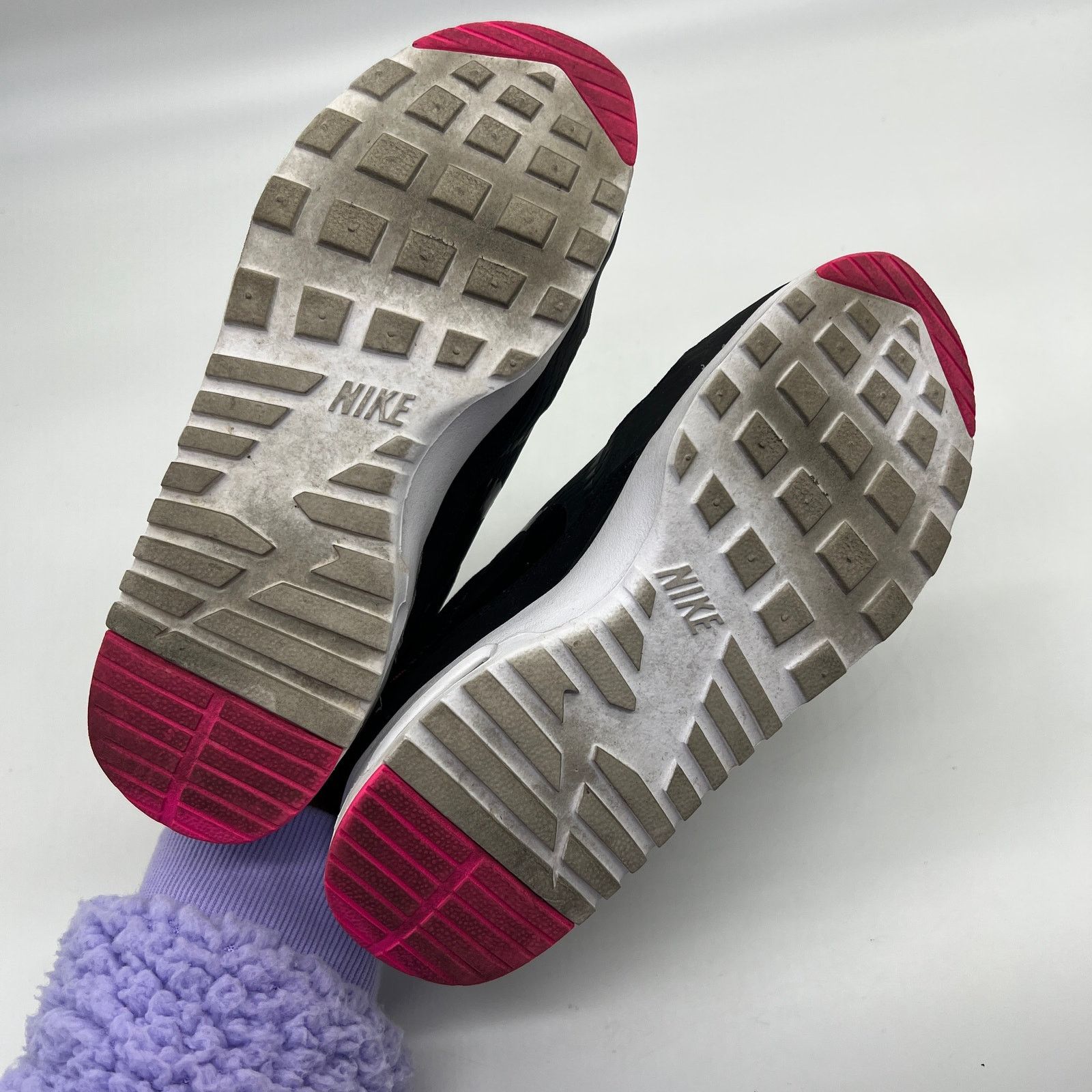Nike Nike Women's Athletic Shoes Size 6 US Black Pink Size US 6 / IT 36 - 6 Thumbnail