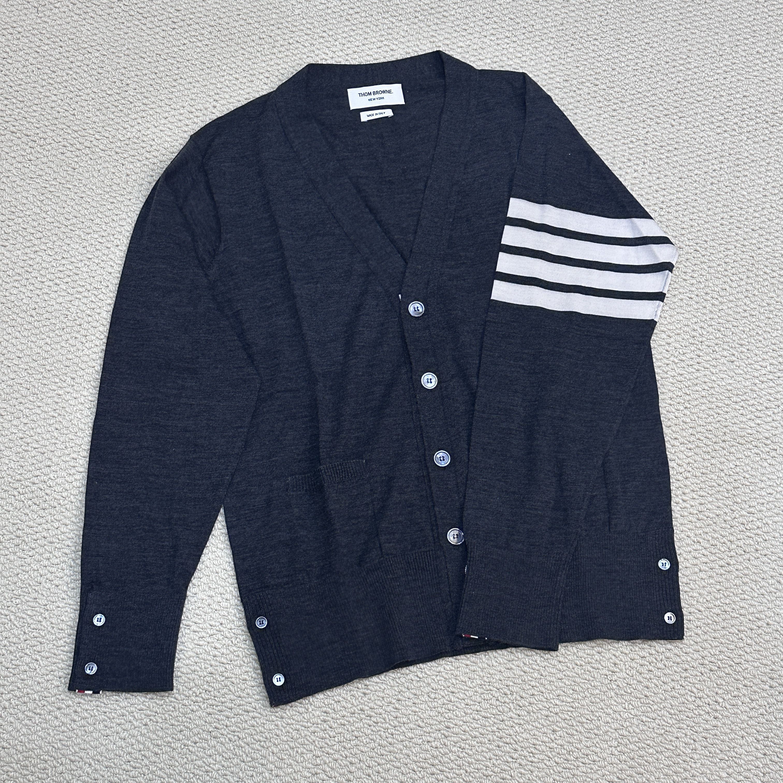 Thom Browne CLASSIC V-NECK CARDIGAN IN FINE MERINO WOOL Size US M / EU 48-50 / 2 - 1 Thumbnail