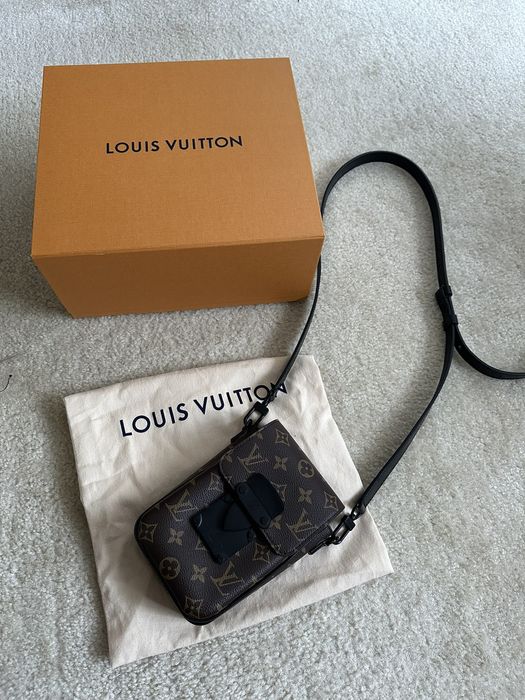 LOUIS VUITTON Monogram S Lock Vertical Wearable Wallet Gray