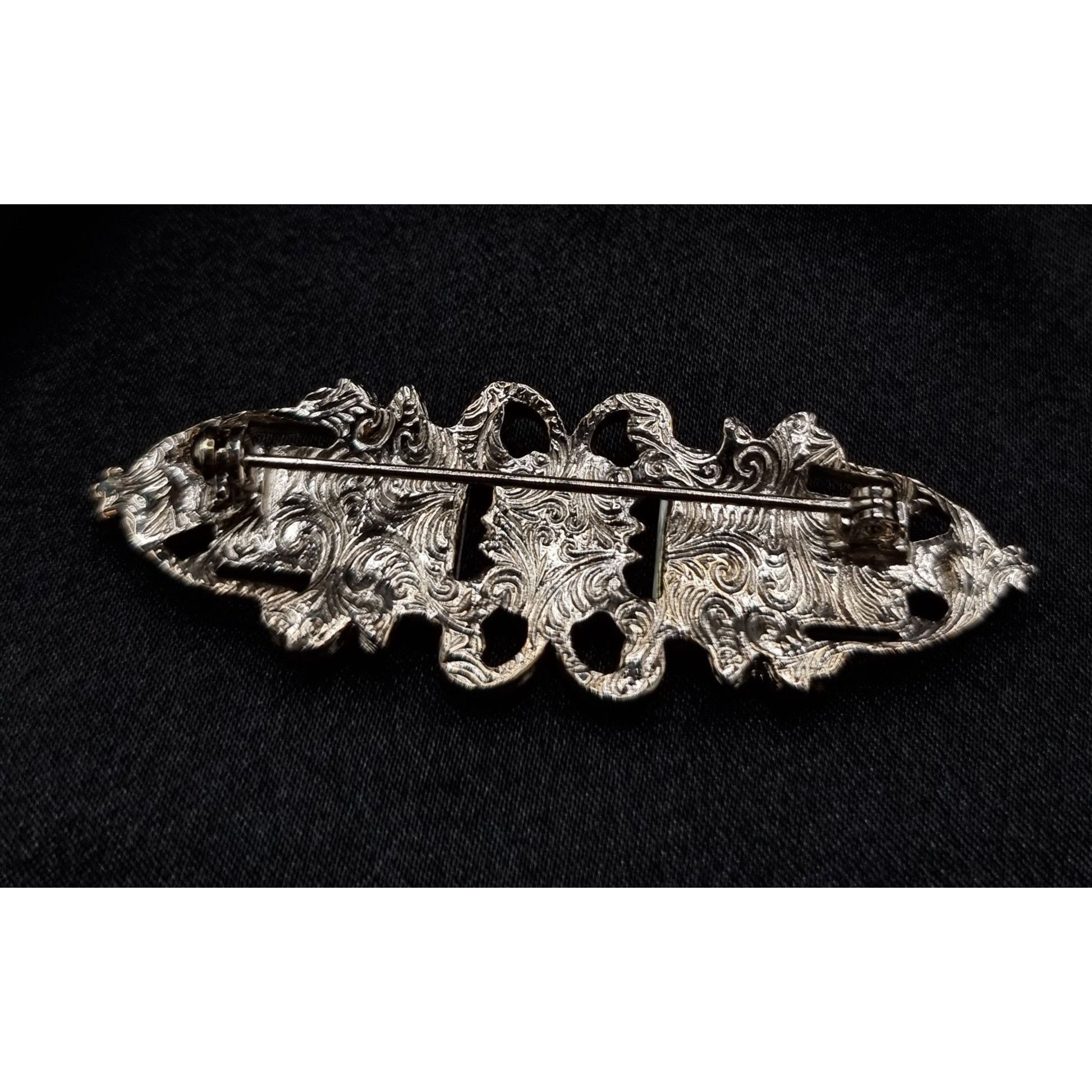 Vintage Vintage 1928 Ornate Silver-Tone Brooch With Faux Pearl Size ONE SIZE - 5 Thumbnail
