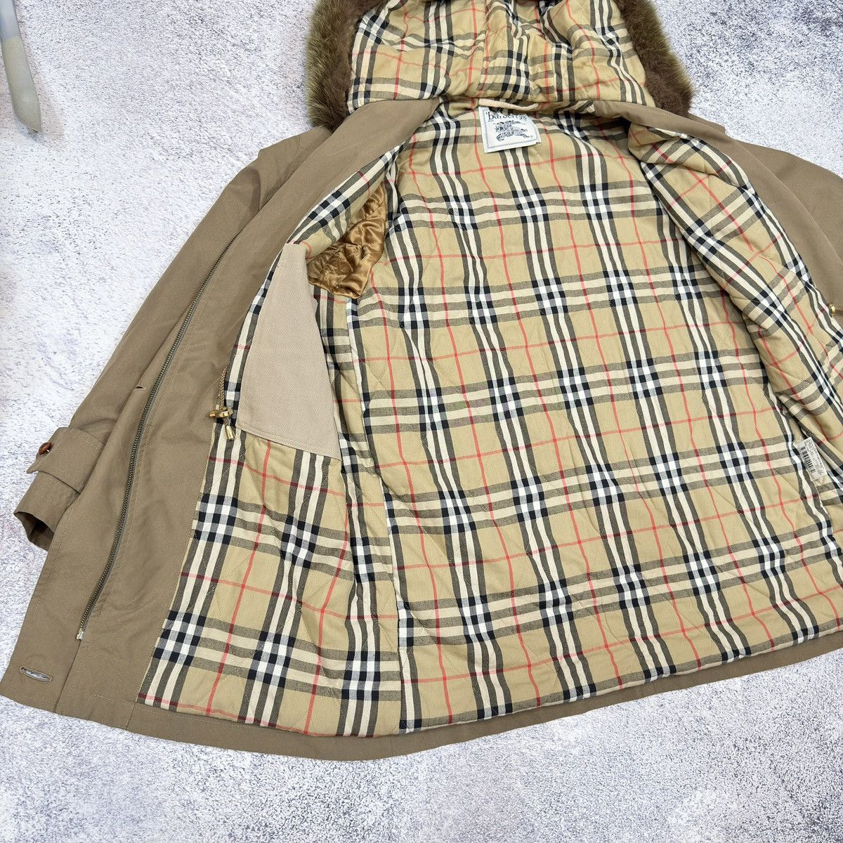 Burberry × Designer × Vintage Vintage Burberrys Womens Parka Natural Fur 44size XL Size L / US 10 / IT 46 - 16 Thumbnail