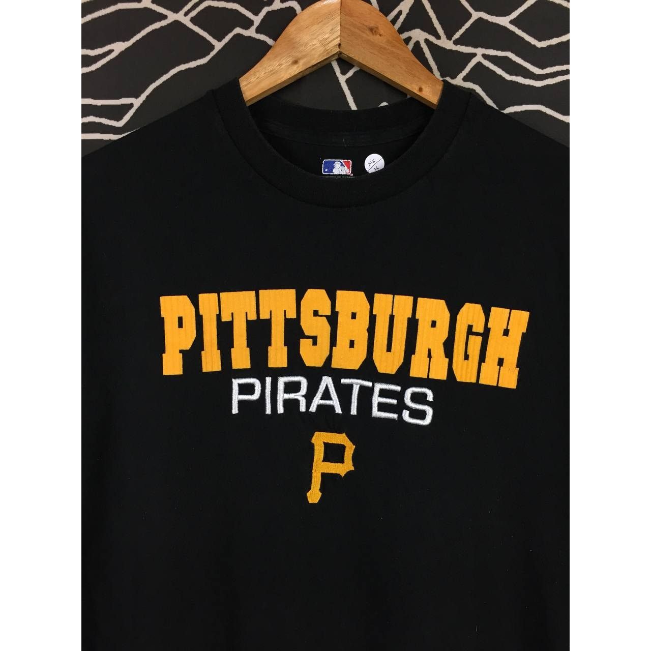 MLB MLB Genuine Merchandise Pittsburgh Pirates Baseball Tee Size US L / EU 52-54 / 3 - 3 Thumbnail